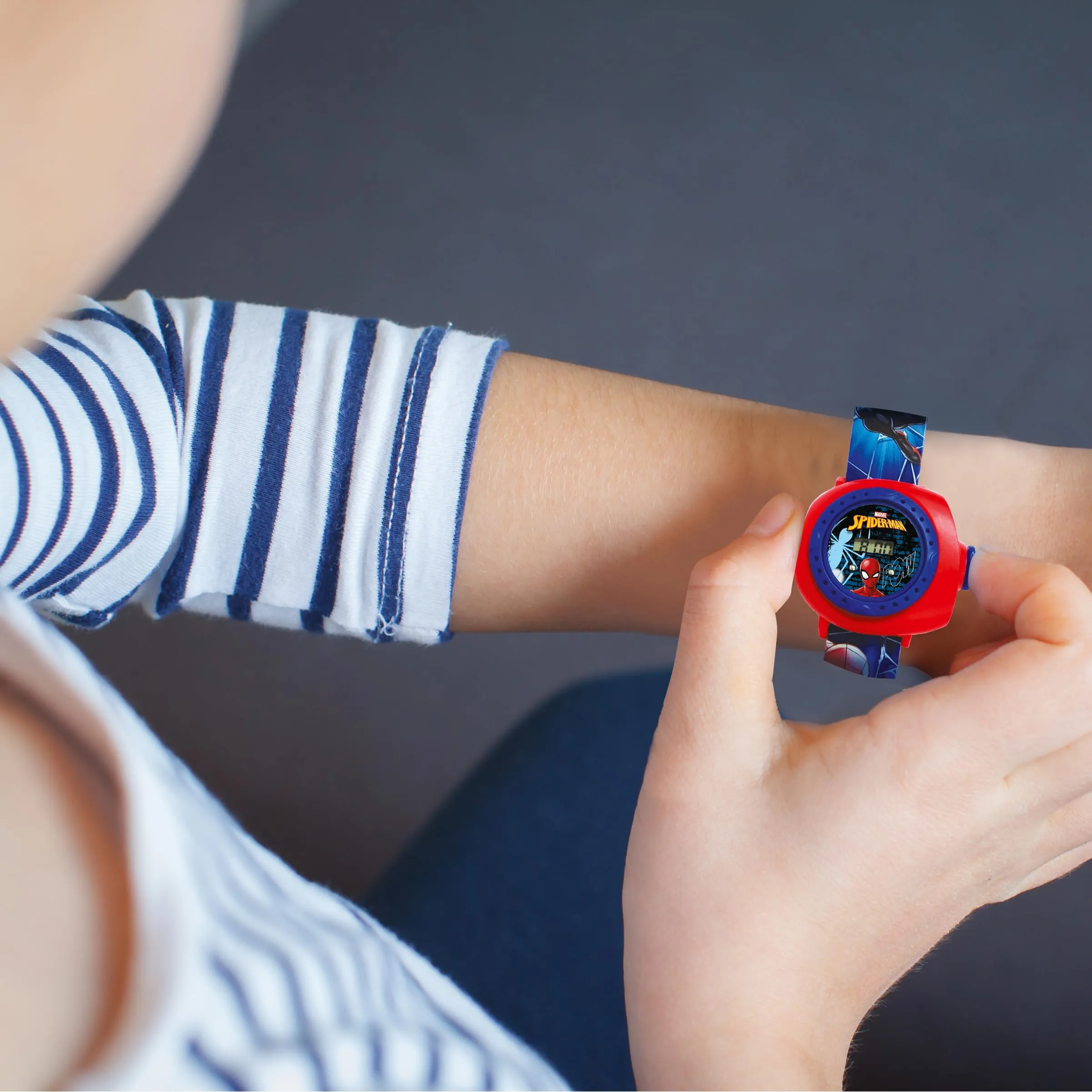 Lexibook Spider-Man Orologio a Proiezione con Schermo Digitale - DMW050SPLXB - immagine 3