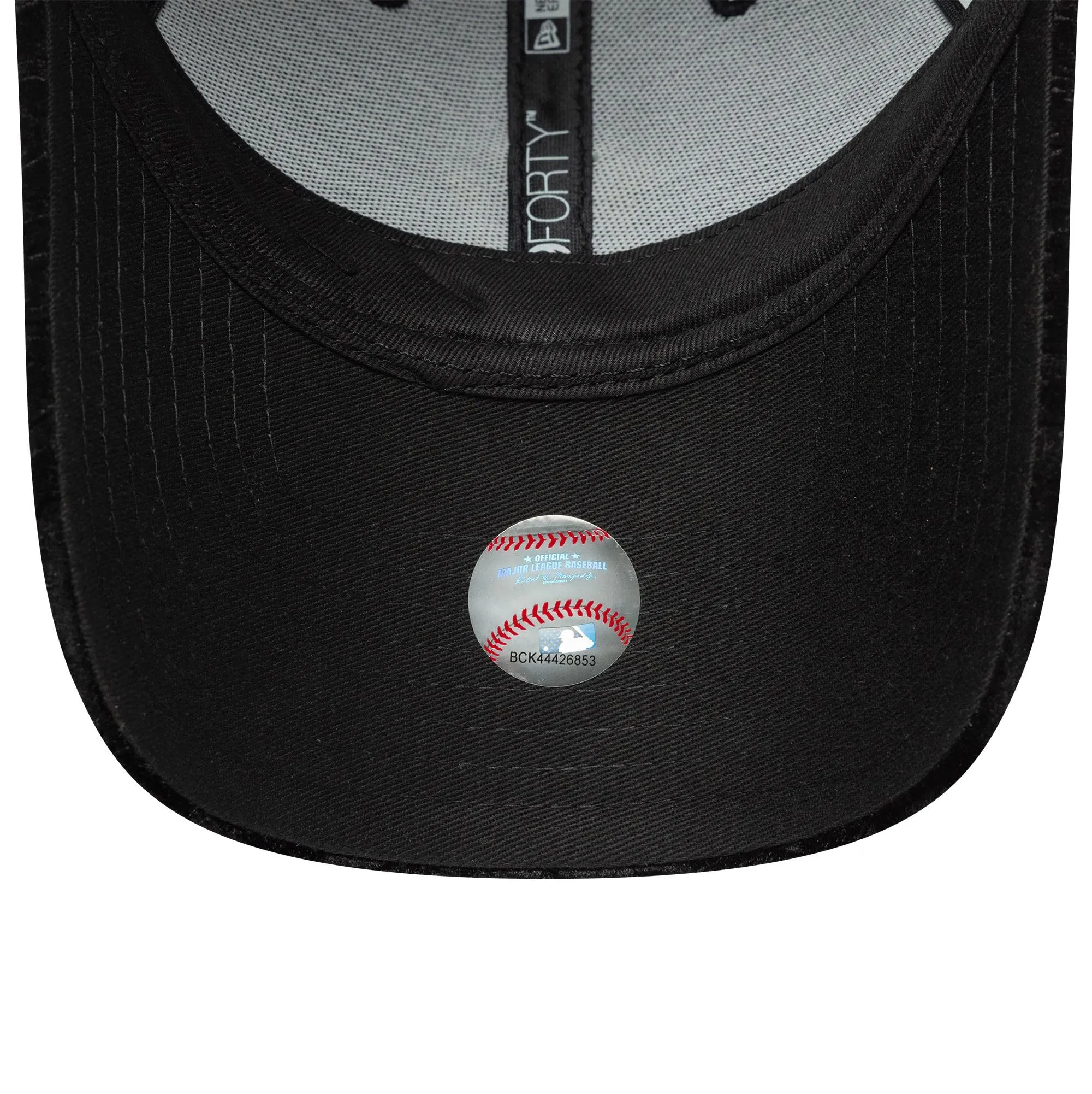 New Era New York Yankees Leo Velour 9Forty Cappello Donna Nero - immagine 5