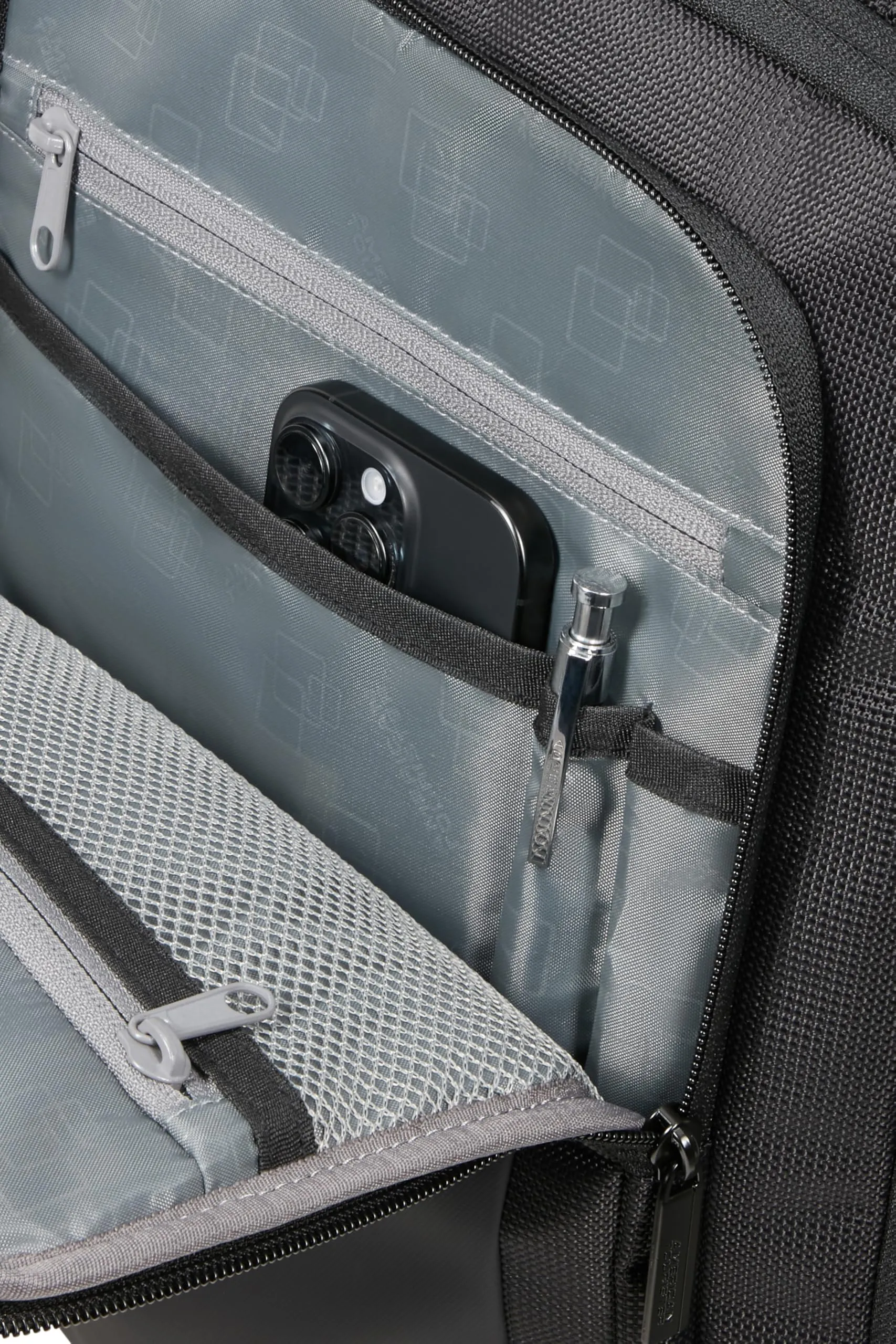 American Tourister Take2Cabin Pro Zaino Bagaglio a Mano Underseat, 45 x 36 x 20 cm, 38 L, Nero Flash - immagine 9