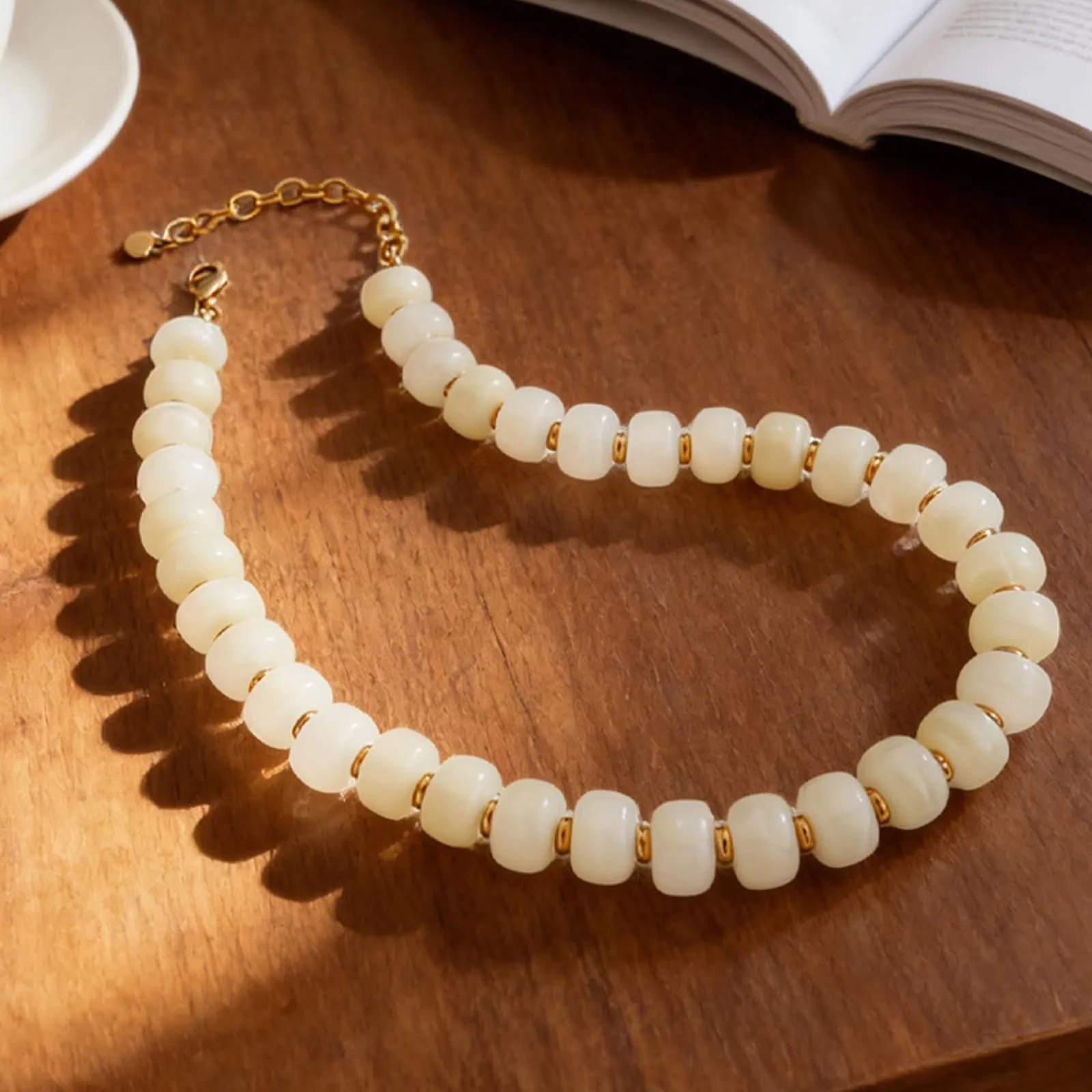 JYIXXZX Set Collana e Bracciale Bohémien in Resina, Perle Fatte a Mano, Bianco - immagine 6