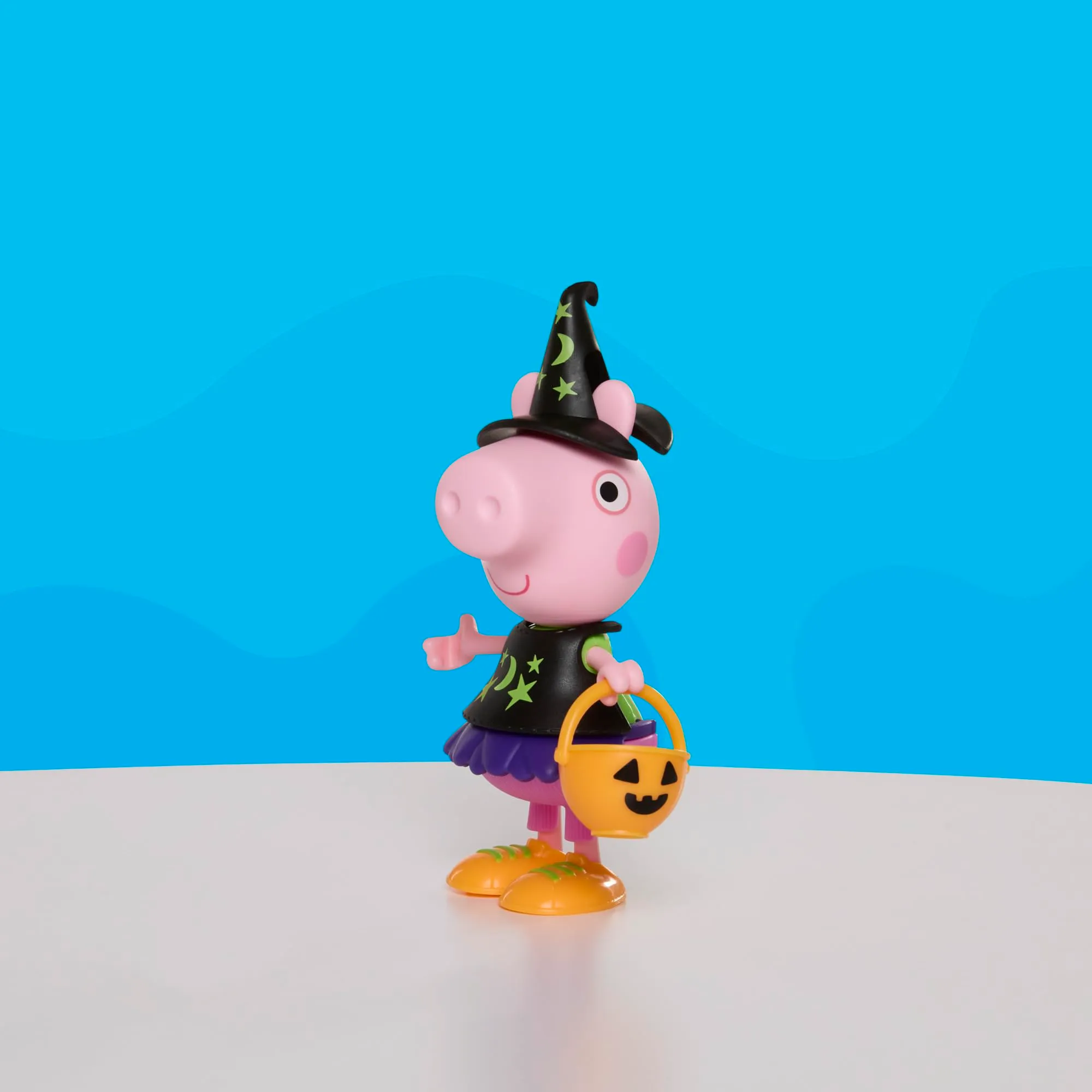 Peppa Pig prête pour Halloween, Figurine de 15 cm avec 6 Accessoires - immagine 3