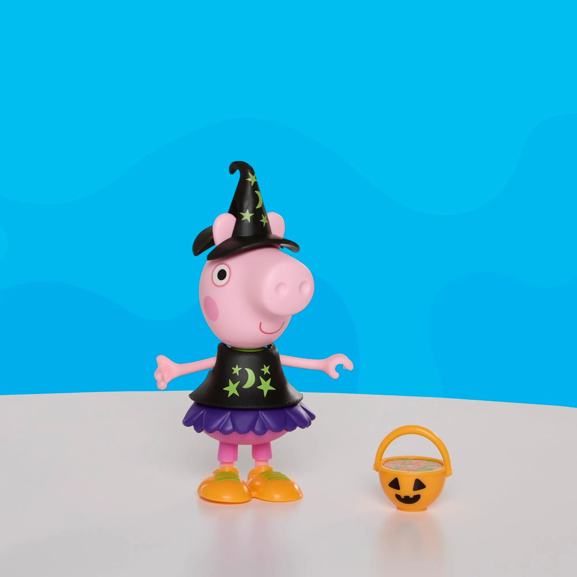 Peppa Pig prête pour Halloween, Figurine de 15 cm avec 6 Accessoires - immagine 4