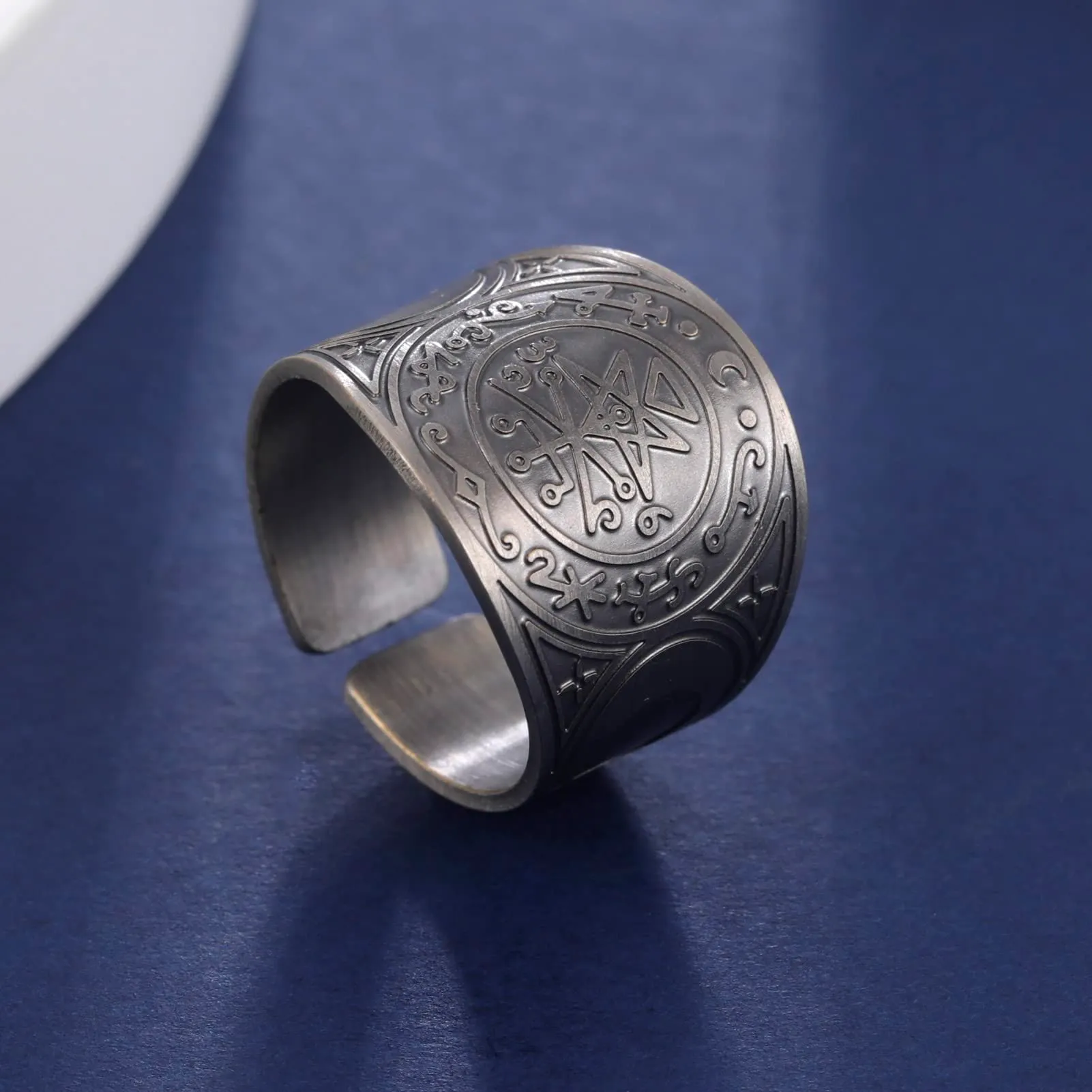 LIKGREAT Anello Sigillo di Lilith in Rame, Banda Gotica Aperta (Argento) - immagine 4