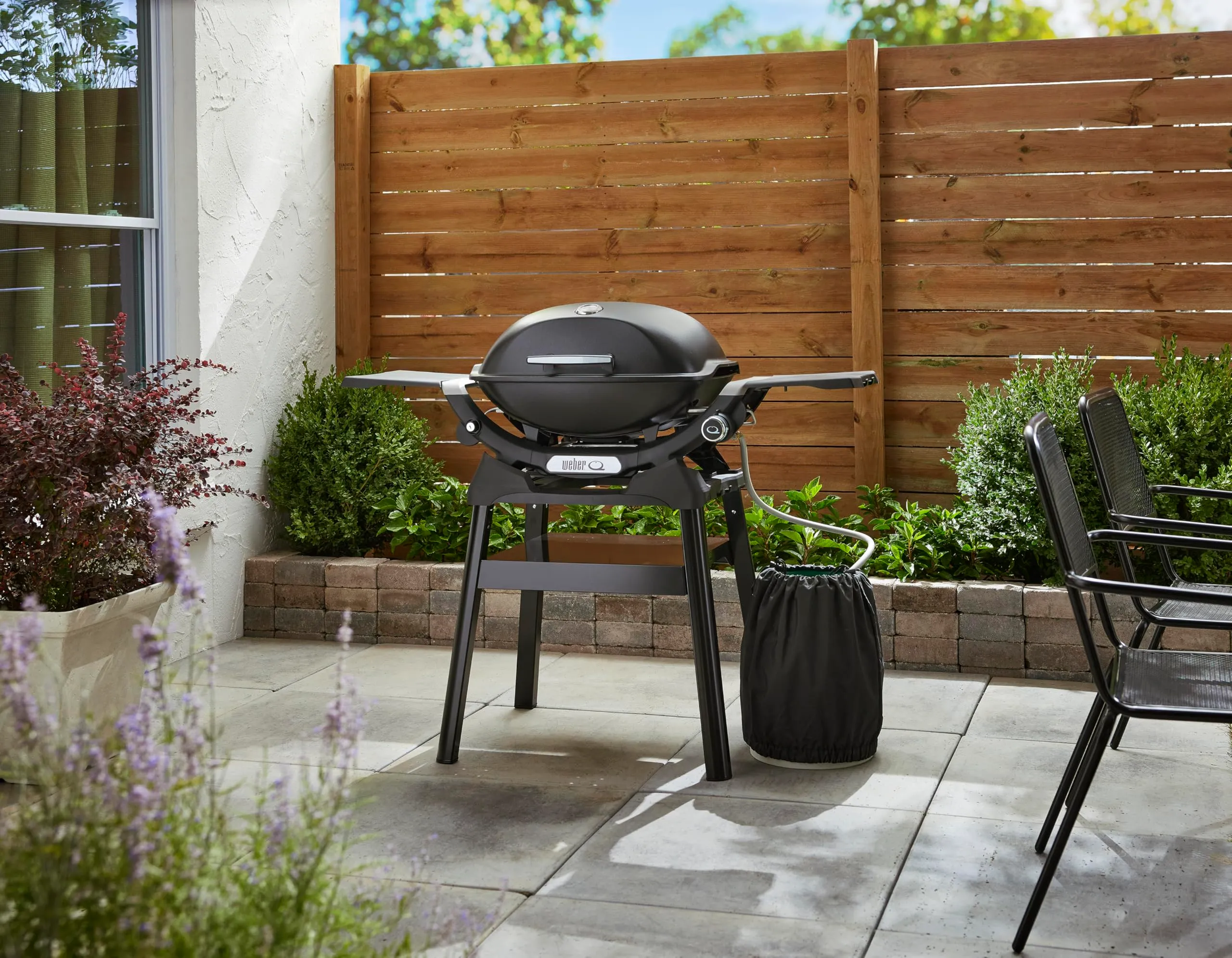 Weber Q 2200N Gas Barbecue with Side Shelves and Stand - immagine 6