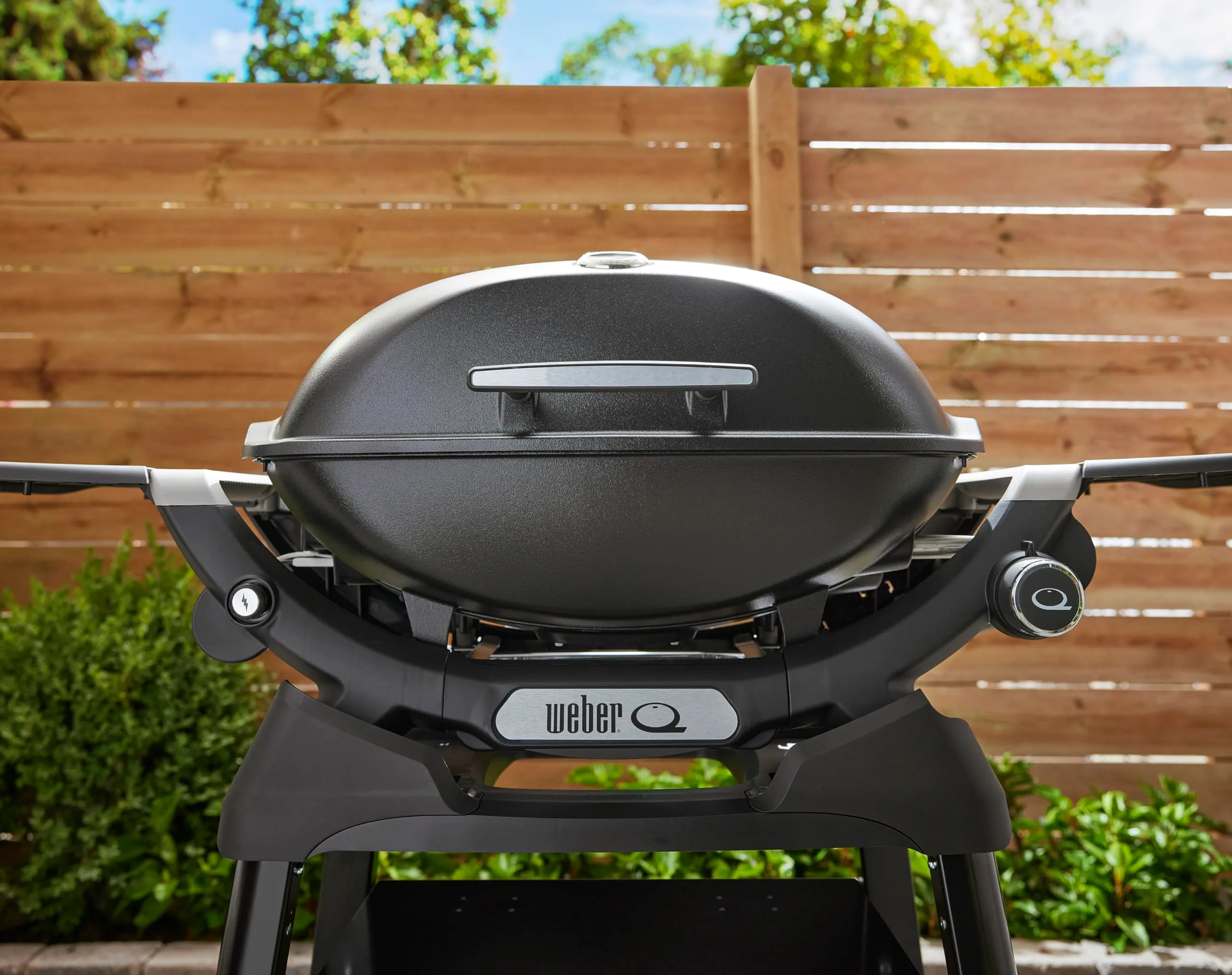Weber Q 2200N Gas Barbecue with Side Shelves and Stand - immagine 7