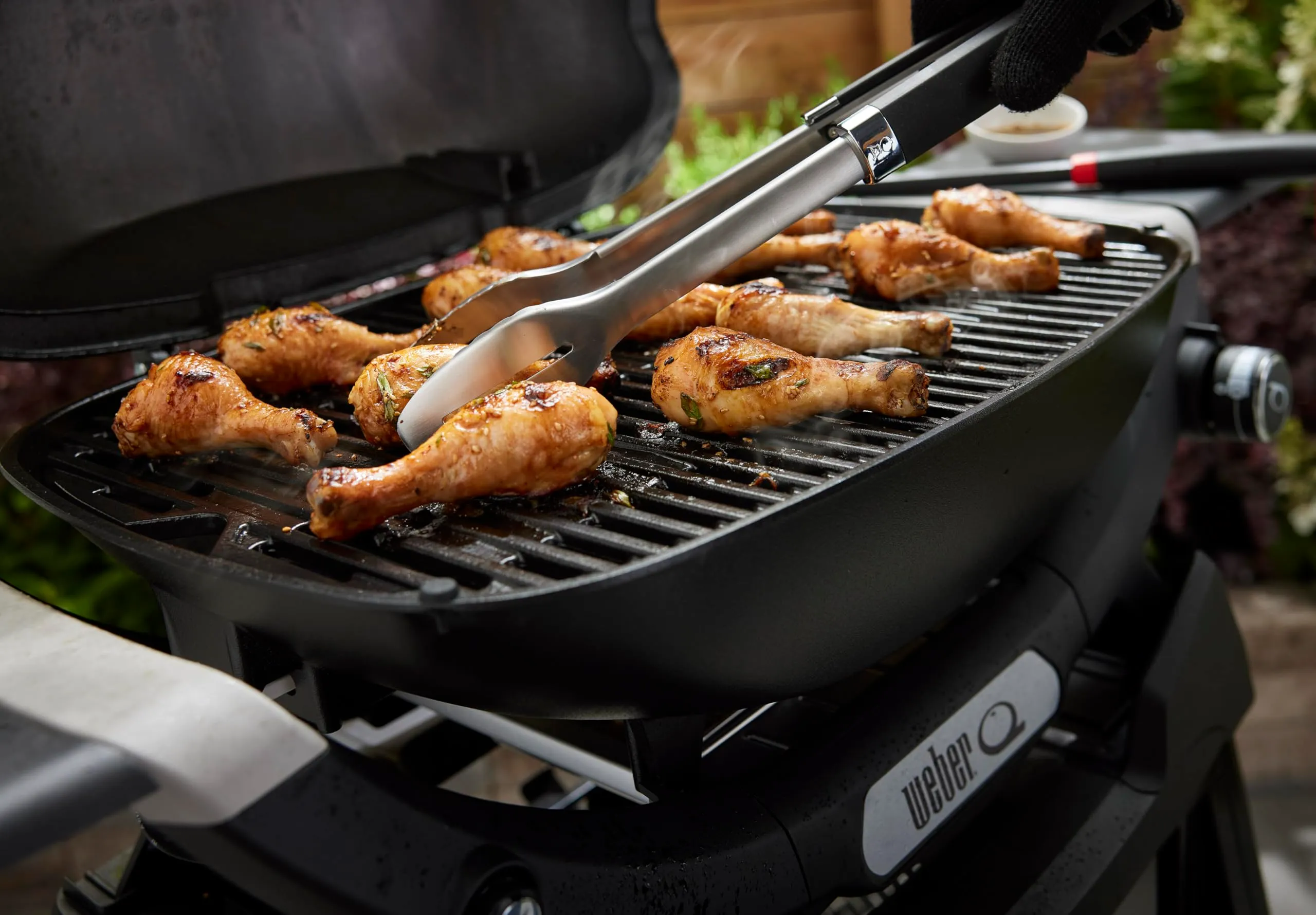 Weber Q 2200N Gas Barbecue with Side Shelves and Stand - immagine 8