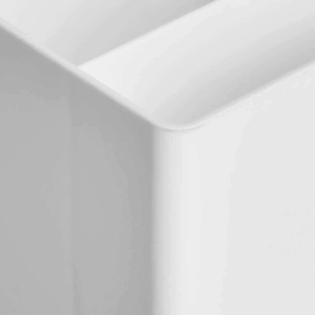 Amazon Basics Plastic Organizer Portapenne per scrivania, Bianco - immagine 3