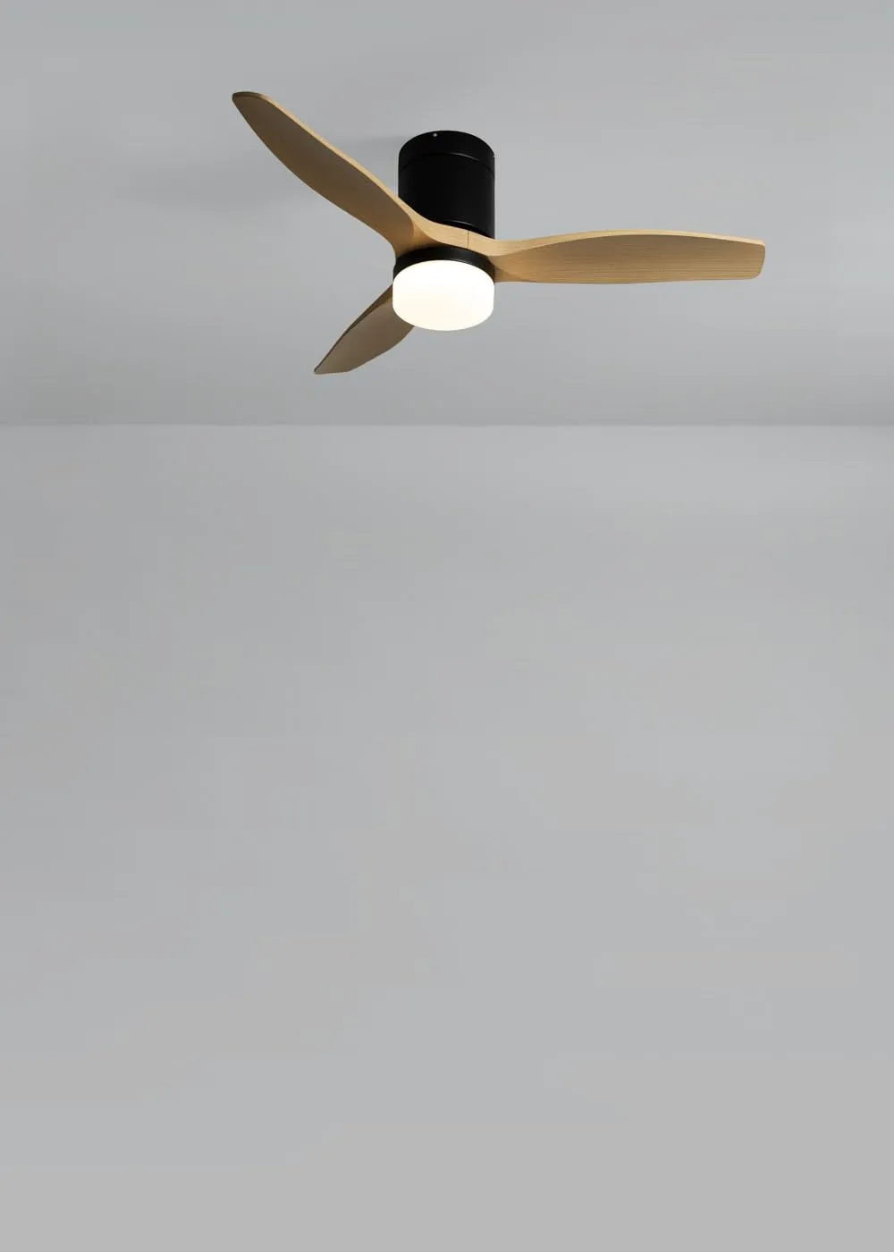 CREATE Windcalm Ventilatore da Soffitto ABS con Luce, Nero Pale Effetto Legno Chiaro, 40W, Ø112 cm, Telecomando - immagine 3