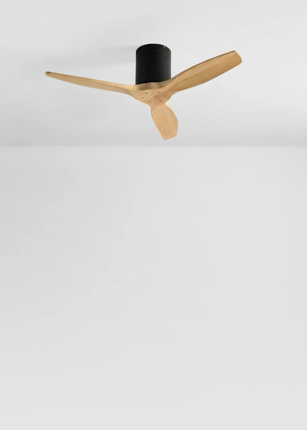 CREATE Windcalm Ventilatore da soffitto ABS Nero effetto legno chiaro con telecomando, 40W, Ø112 cm, 6 velocità, temporizzatore, funzione estate-inverno - immagine 3