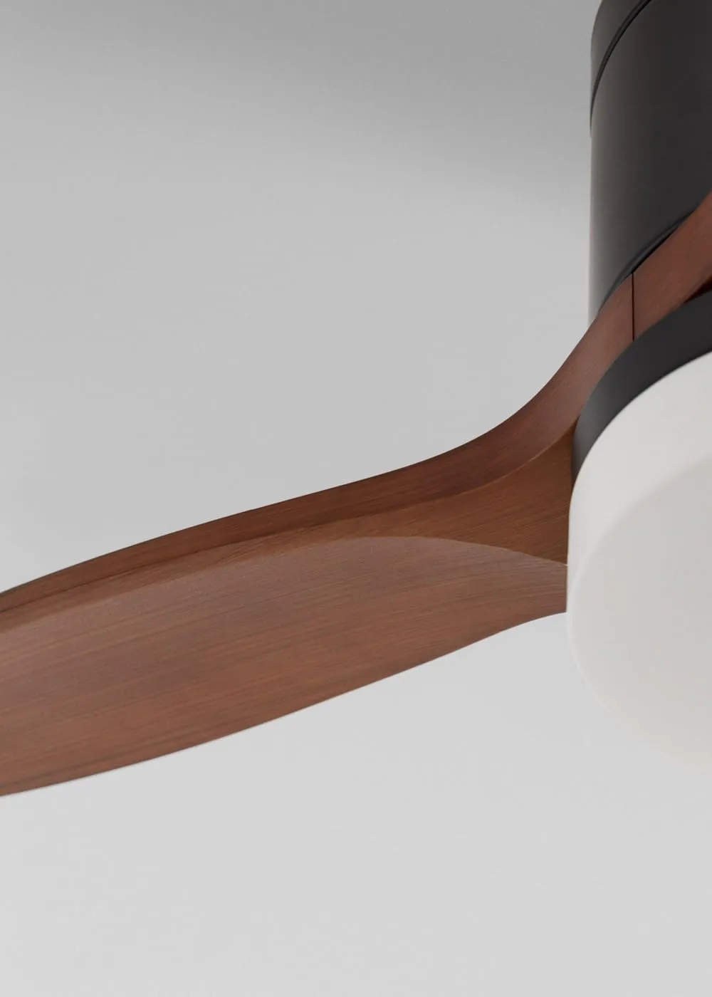 CREATE Windcalm Ventilatore da soffitto ABS con luce, nero e effetto legno scuro, 40W, Ø112 cm, telecomando, funzione estate-inverno - immagine 5