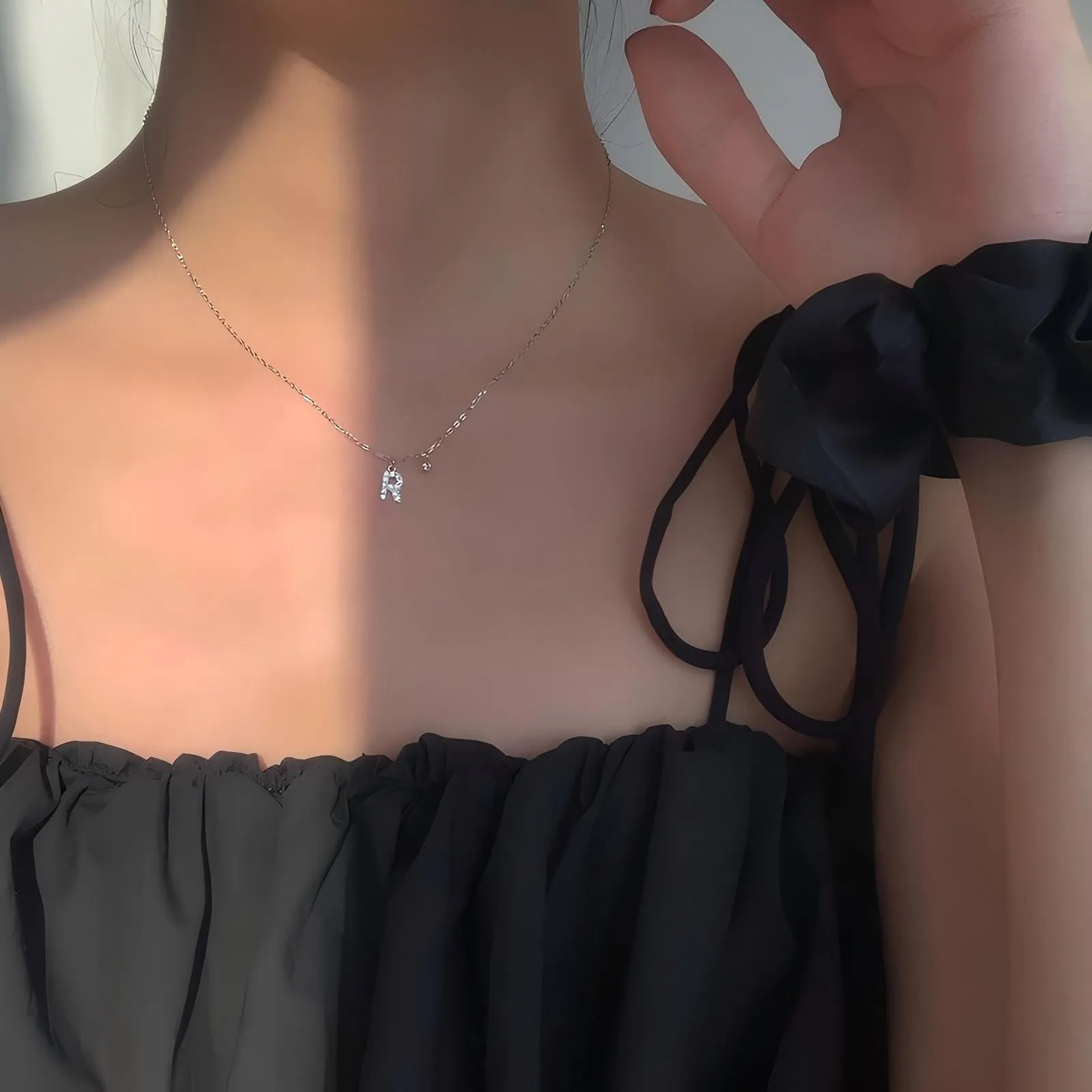 GUOYU Collana Iniziale Lettera in Zirconi d'Argento per Donne e Ragazze, Colore R - immagine 3