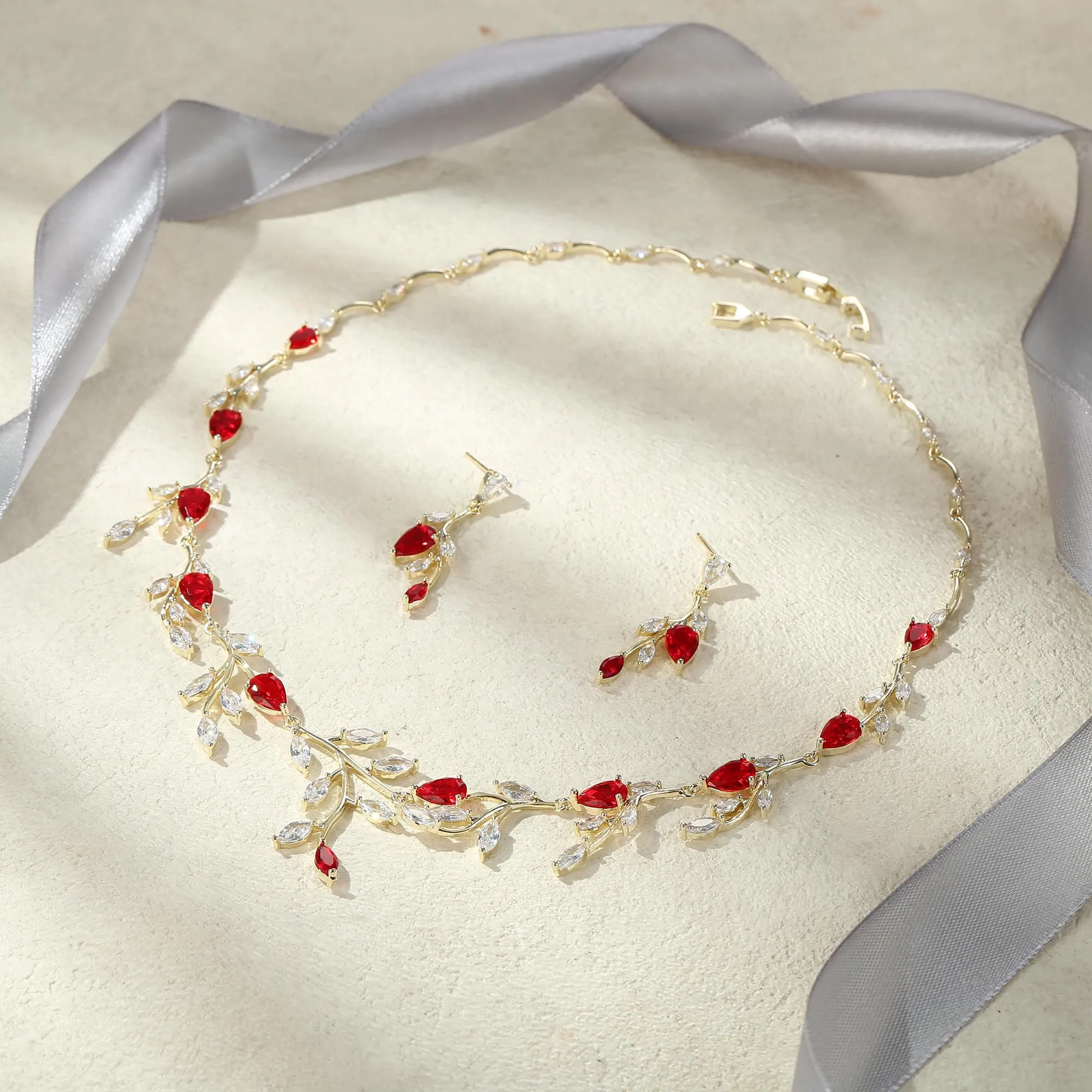 Ever Faith Set di gioielli a goccia con zirconi cubici blu, collana e orecchini a pera, Medio - immagine 4