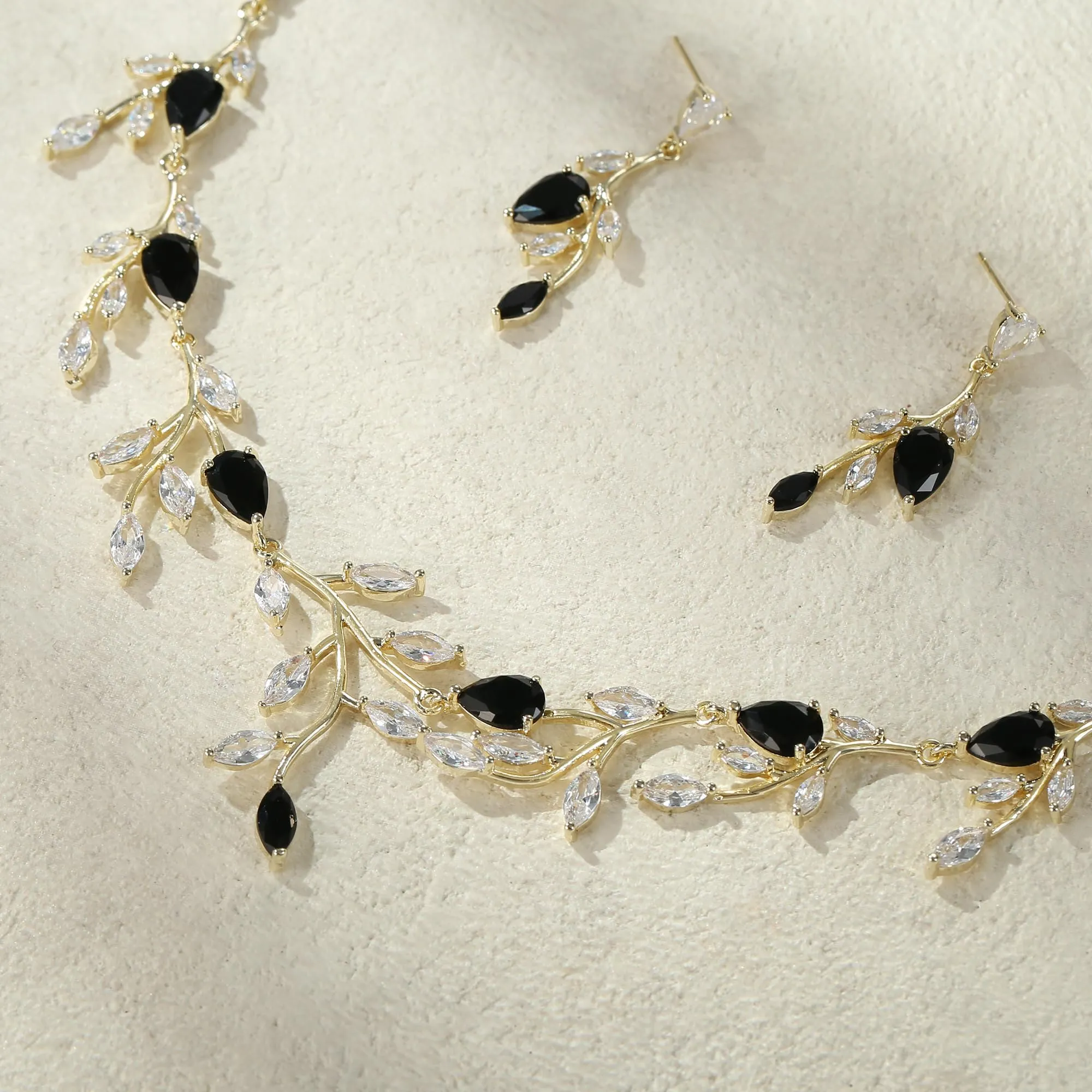 Ever Faith Set di gioielli a goccia con zirconi cubici blu, collana e orecchini a pera, Medio - immagine 4