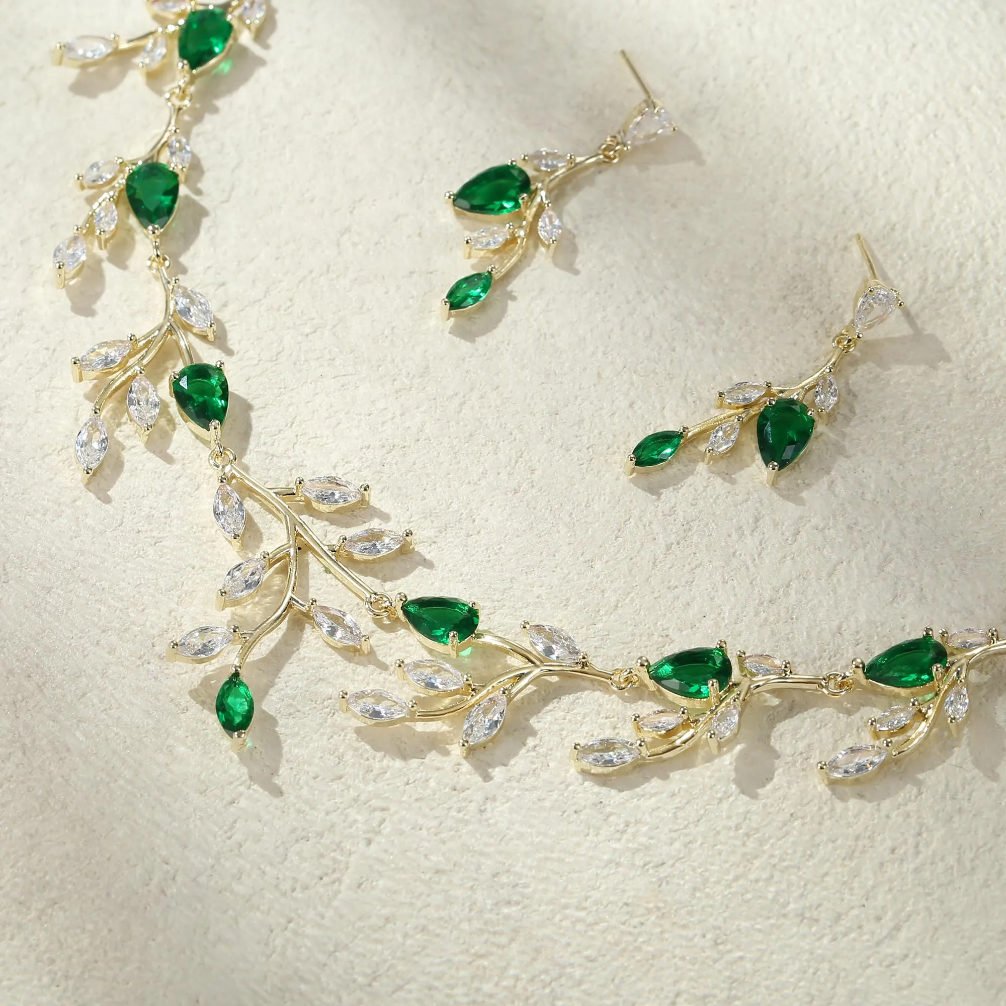 Ever Faith Set di gioielli a goccia con zirconi cubici blu, collana e orecchini a pera, Medio - immagine 5