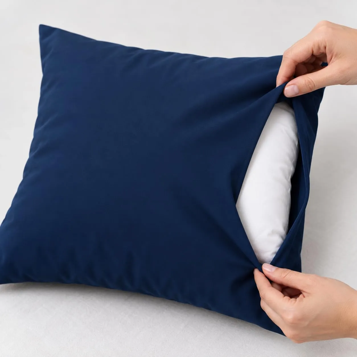 PETTI Artigiani Italiani Coppia di Federe Cuscino 50x50 cm in Microfibra Double Face Blu Elettrico Notte, Set di 2 - immagine 6