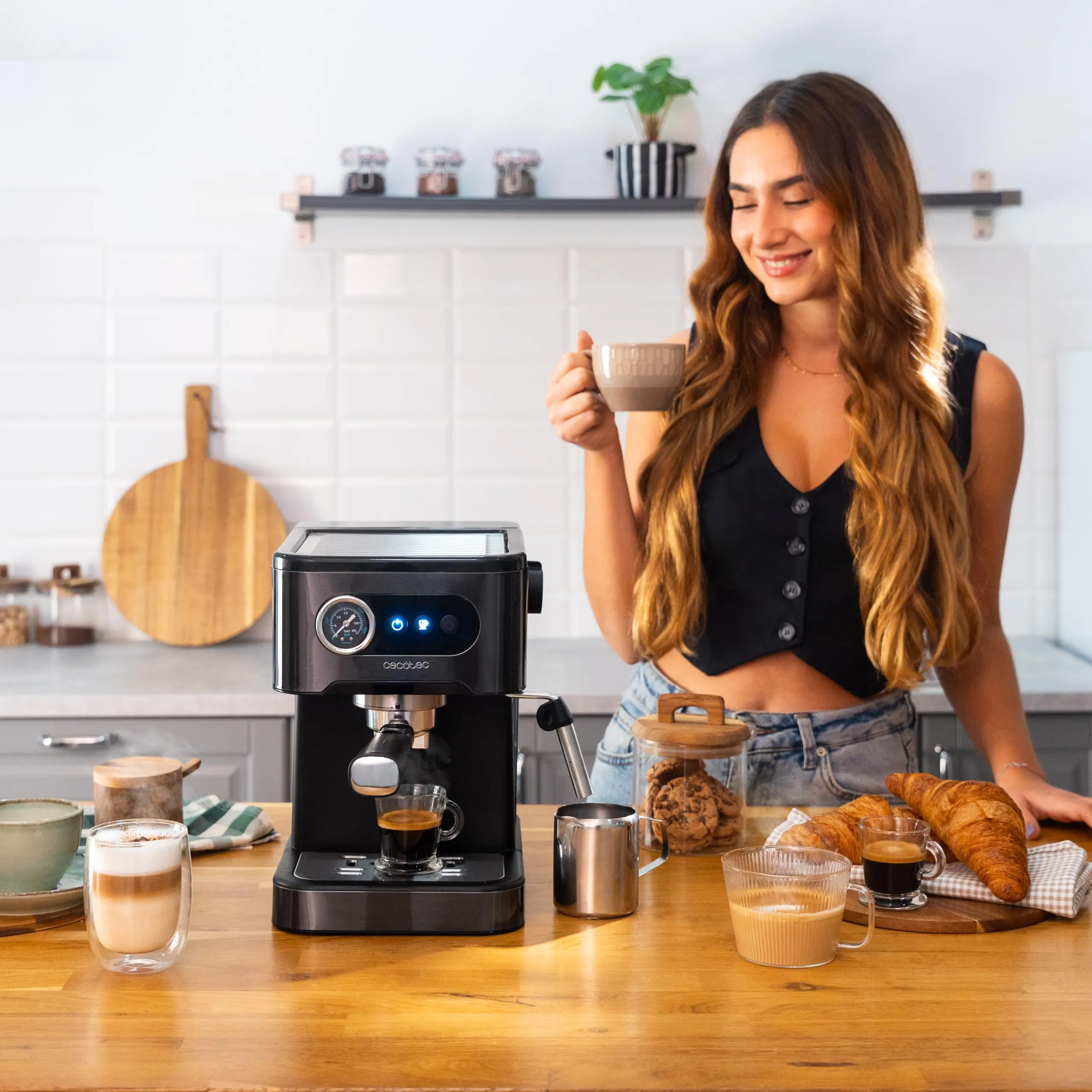 Cecotec Power Espresso 20 Pro Latte Macchina Caffè Espresso Manuale, 1350W, 20 Bar, Serbatoio Acqua 1,5L, Serbatoio Latte 550ml - immagine 3