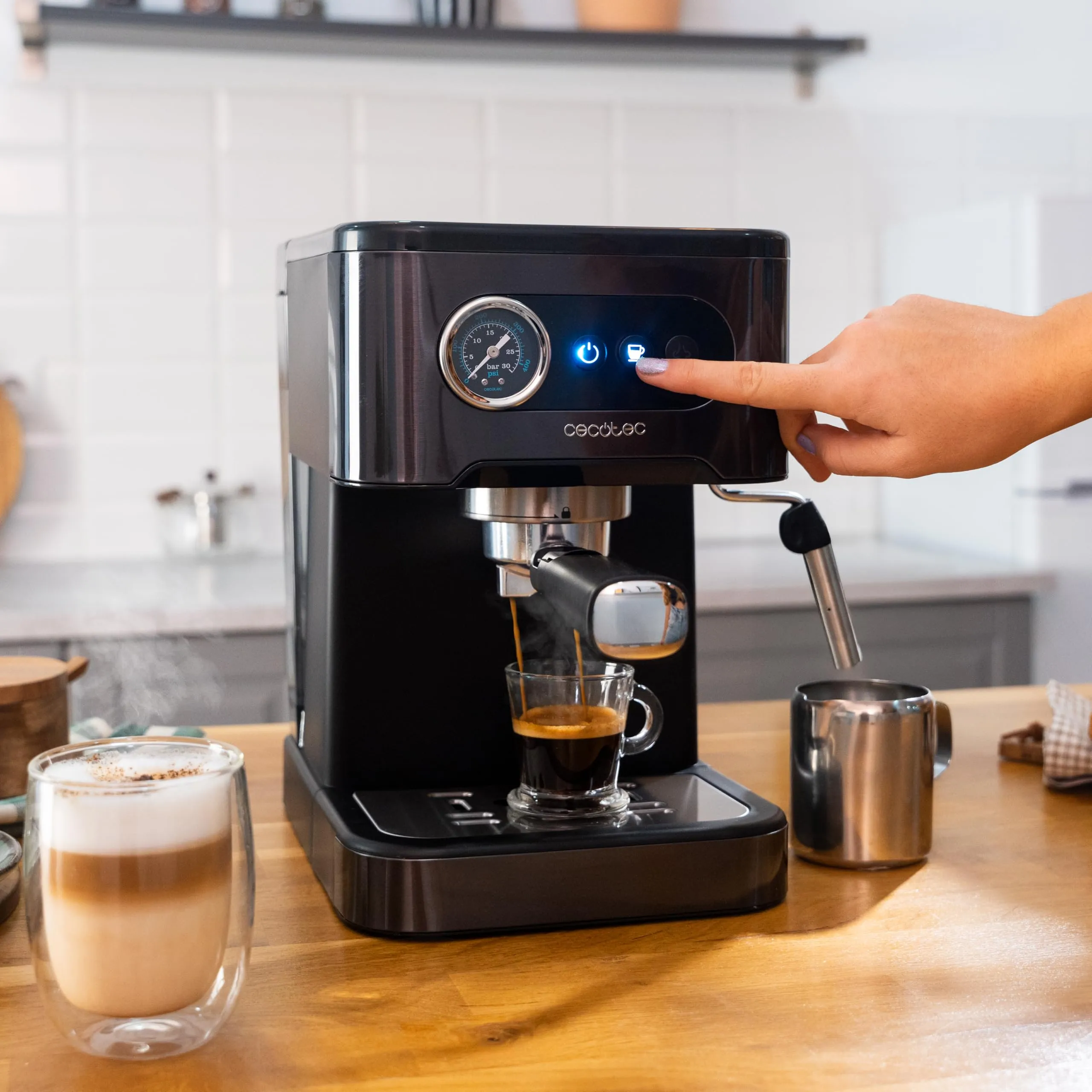 Cecotec Power Espresso 20 Pro Latte Macchina Caffè Espresso Manuale, 1350W, 20 Bar, Serbatoio Acqua 1,5L, Serbatoio Latte 550ml - immagine 4
