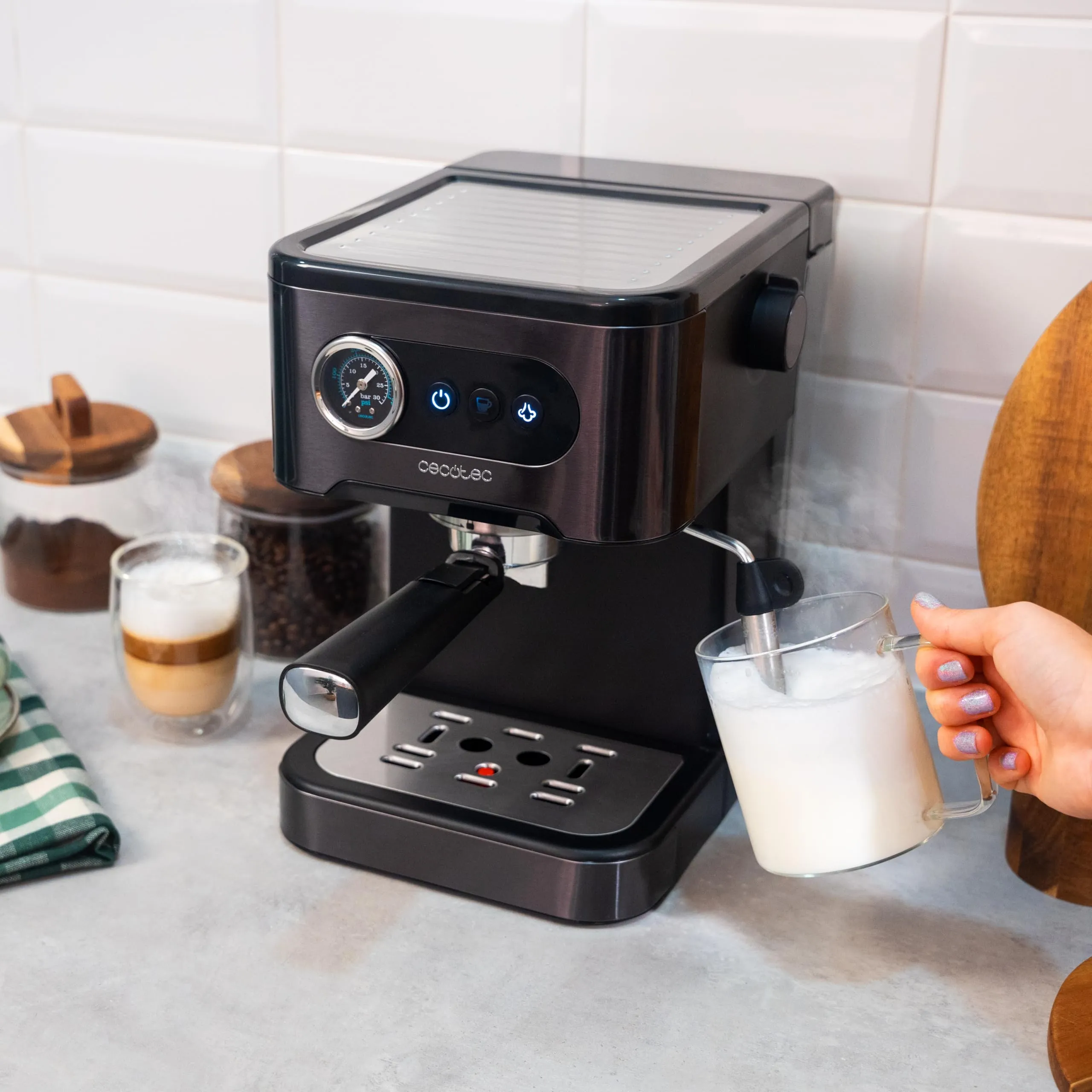 Cecotec Power Espresso 20 Pro Latte Macchina Caffè Espresso Manuale, 1350W, 20 Bar, Serbatoio Acqua 1,5L, Serbatoio Latte 550ml - immagine 6