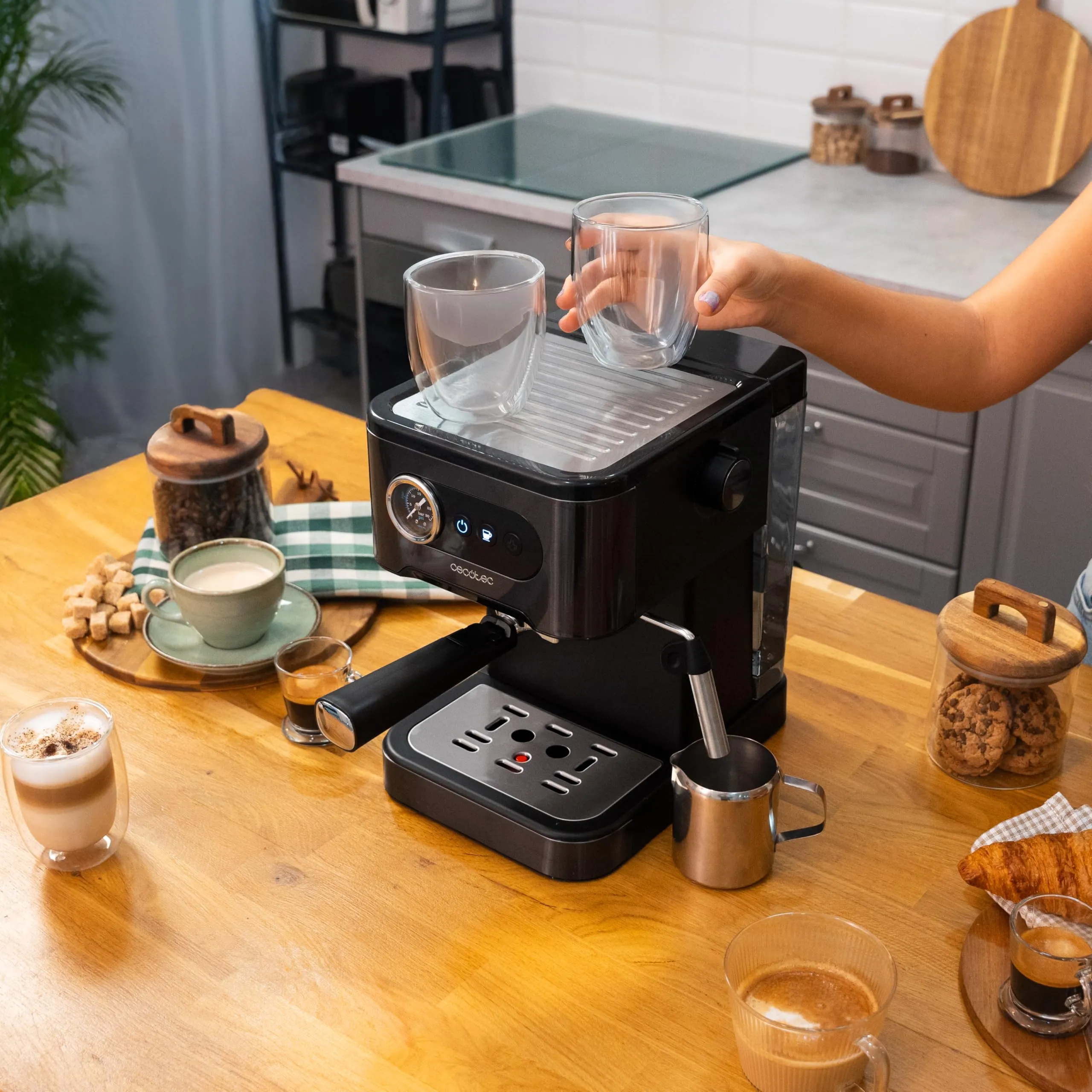 Cecotec Power Espresso 20 Pro Latte Macchina Caffè Espresso Manuale, 1350W, 20 Bar, Serbatoio Acqua 1,5L, Serbatoio Latte 550ml - immagine 9