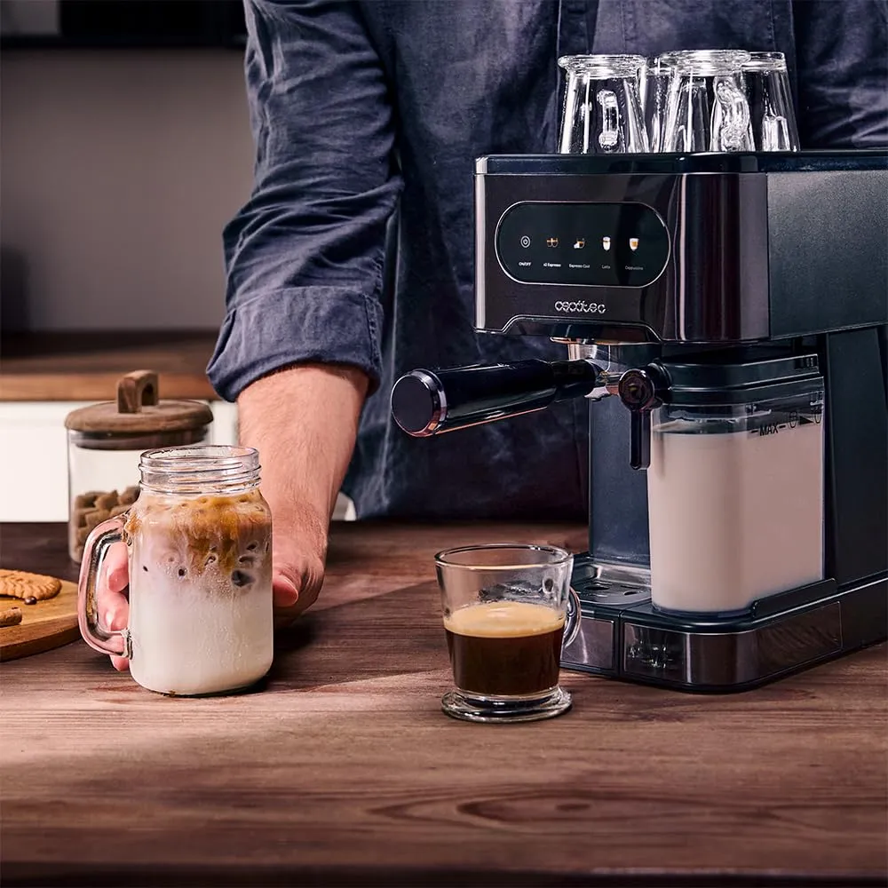 Cecotec Power Espresso 20 Macchina da Caffè Espresso Semiautomatica ColdBrew, 1350W, 20 Bar, Schermo Tattile, Serbatoio Acqua 1,5L, Serbatoio Latte 500ml, Scaldatazza, Doppio Braccio - immagine 3