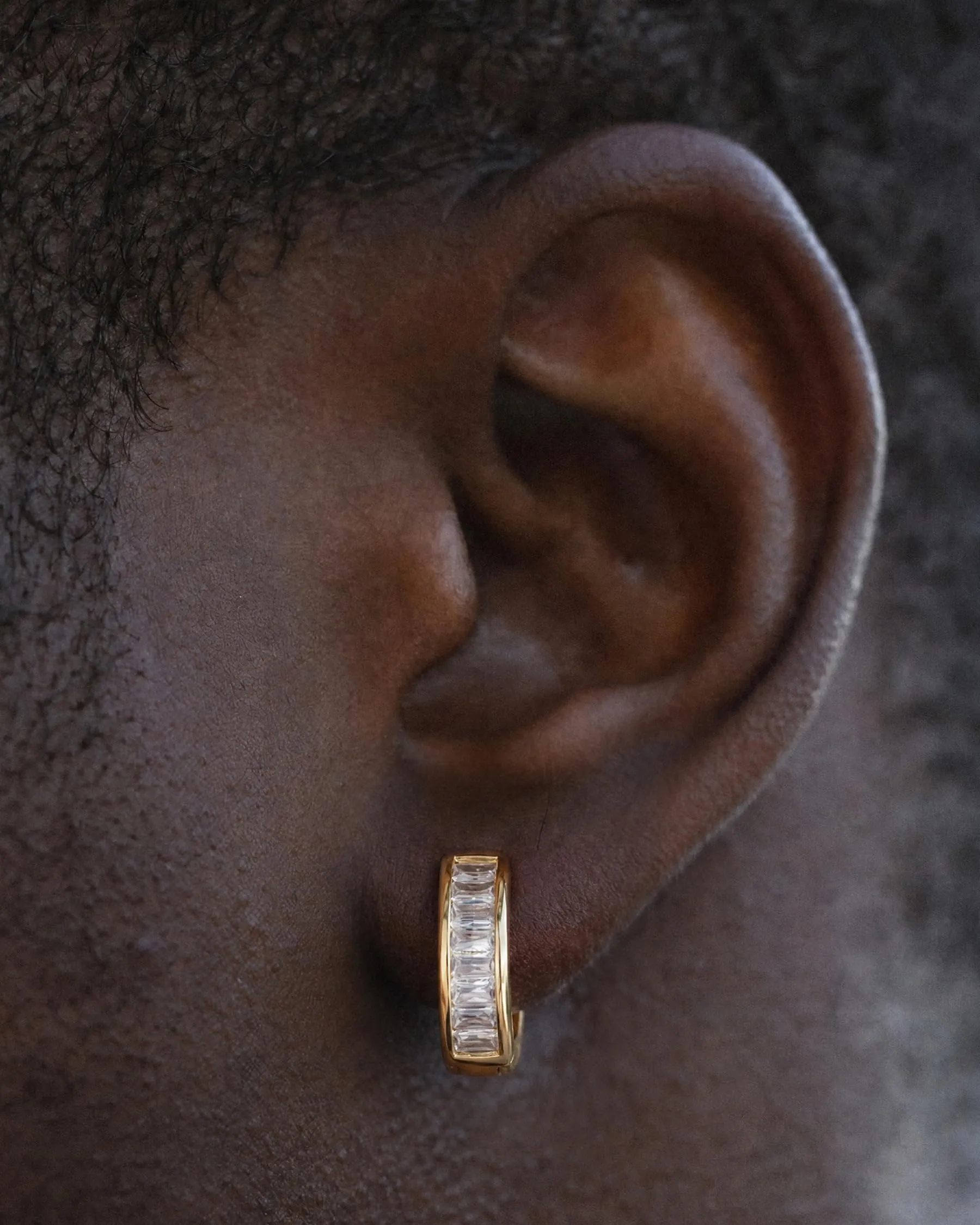 HANLI Orecchini a Cerchio Uomo Oro Placcato 14K con Zirconi Cubici - immagine 4