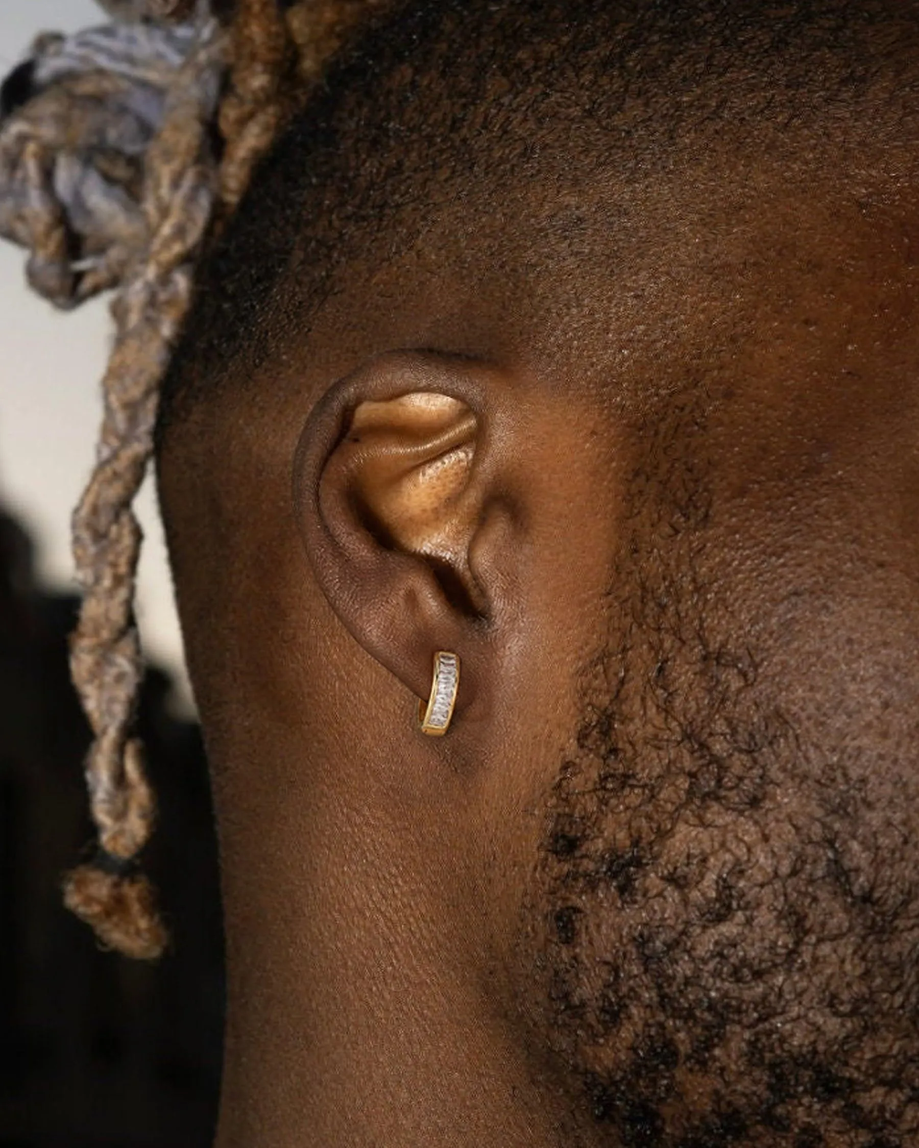 HANLI Orecchini a Cerchio Uomo Oro Placcato 14K con Zirconi Cubici - immagine 7