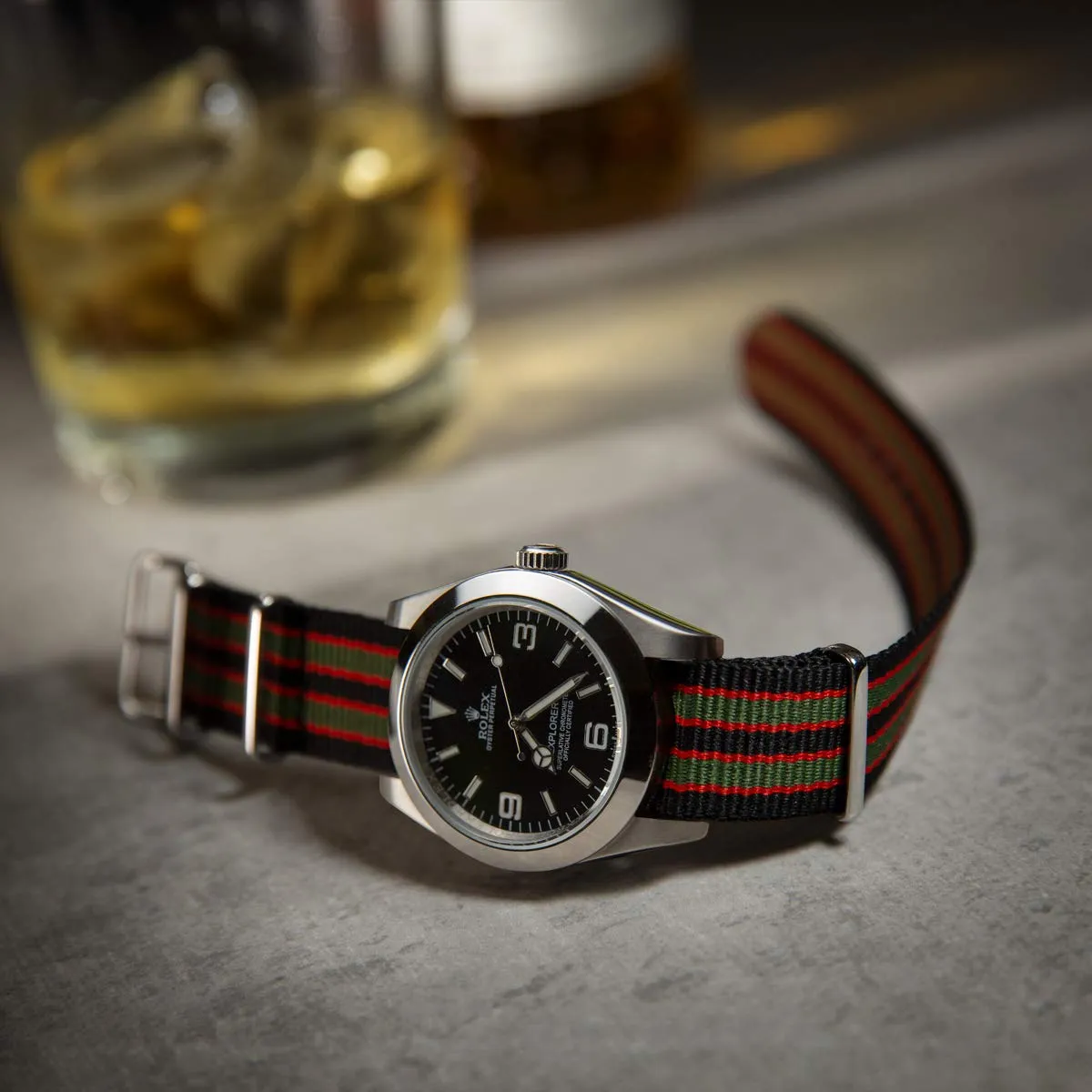 Archer Watch Straps Cinturini NATO in Nylon Classici, Nero, Rosso e Verde, 22mm - immagine 2