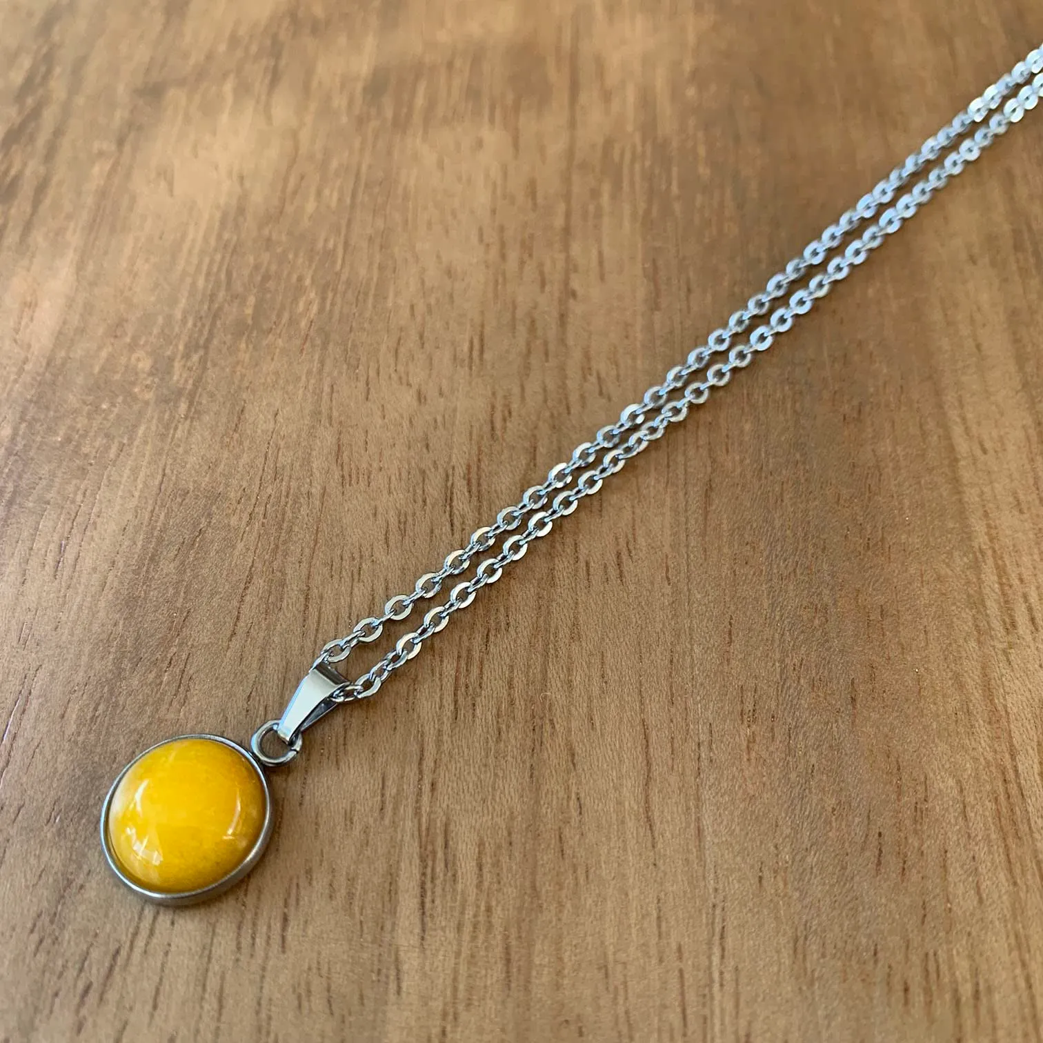 ASTER ALHELÍ Collana Donna in Acciaio Inox Argentato con Ciondolo in Giada Gialla, 45 cm - immagine 2