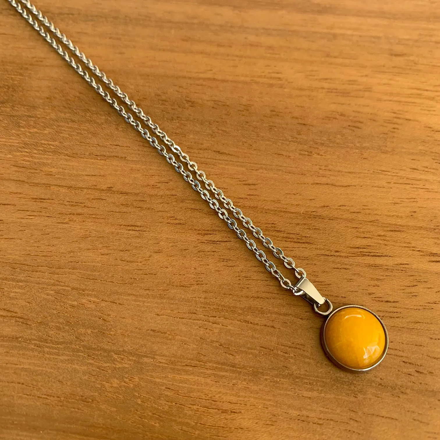 ASTER ALHELÍ Collana Donna in Acciaio Inox Argentato con Ciondolo in Giada Gialla, 45 cm - immagine 8