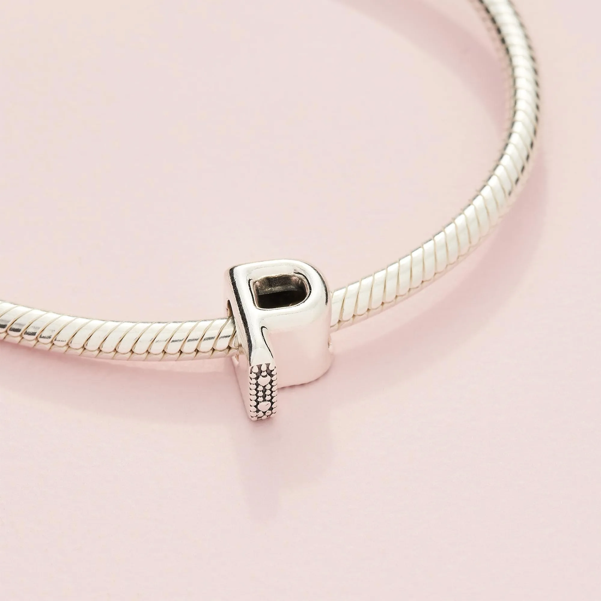 Pandora Moments Lettera P Charm Alfabeto Reversibile in Argento Sterling - immagine 6