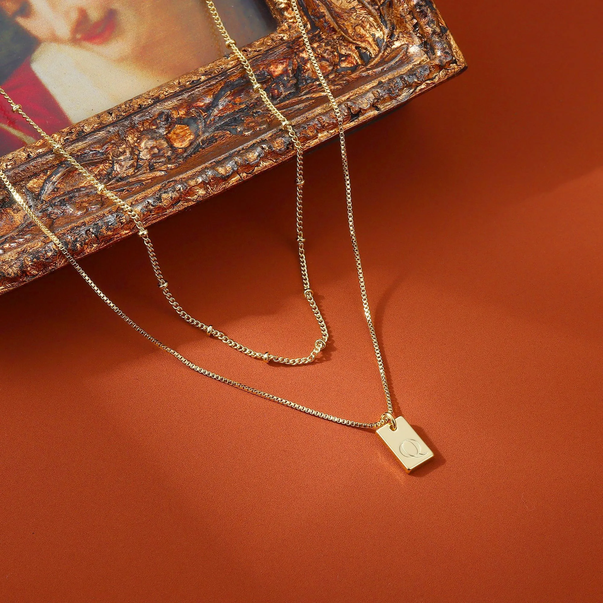 BodyBonita Collana in Oro 16K con Iniziale Lettera Q a Strati per Donna - immagine 2