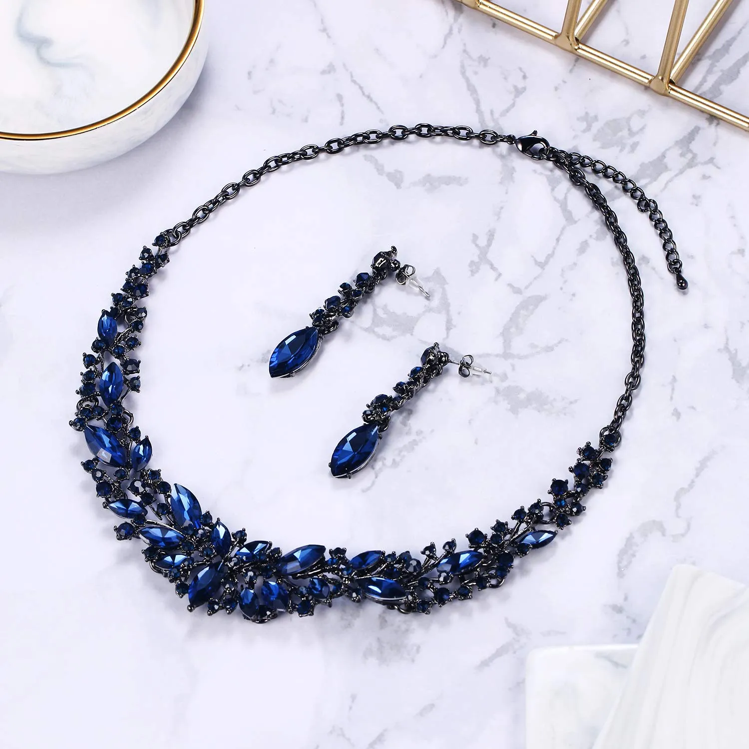 Clearine Set di Gioielli per Sposa con Cristallo Austriaco, Collana e Orecchini, Colore Zaffiro Nero-fondo - immagine 3