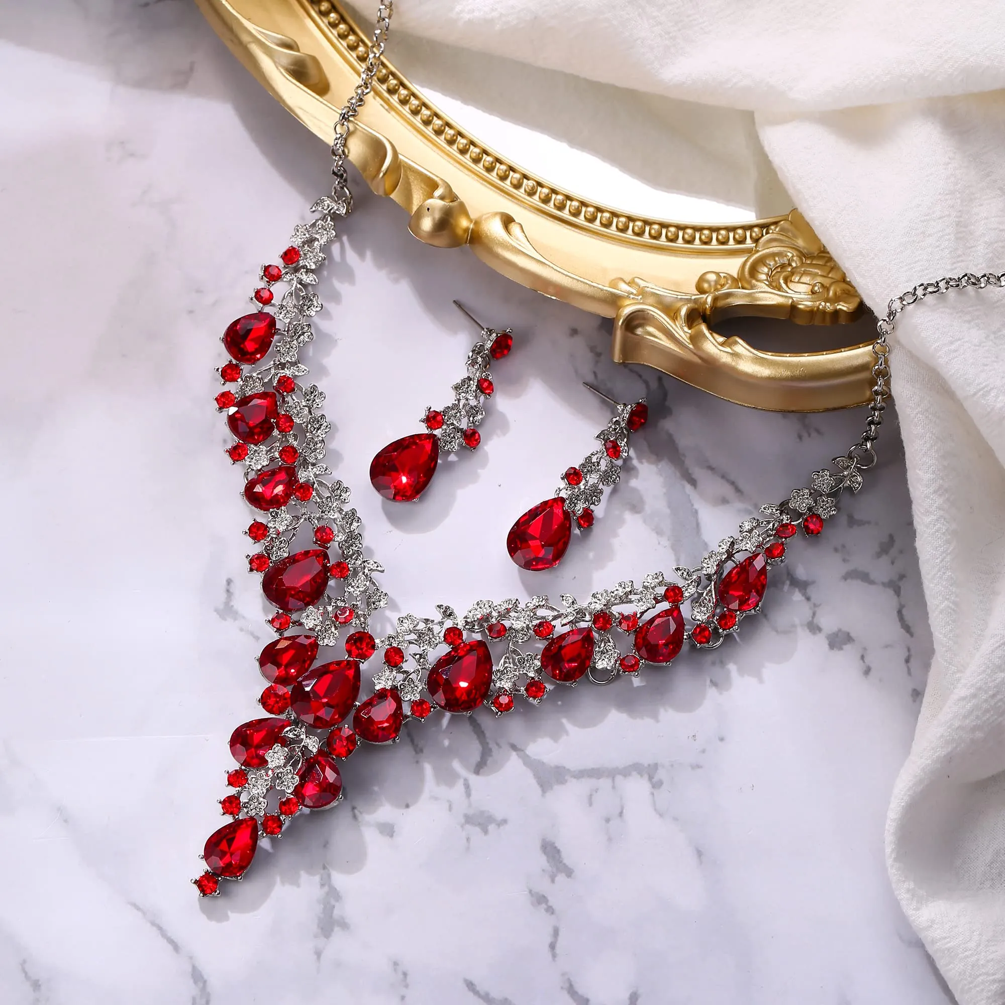 Clearine Set Gioielli Sposa con Collana e Orecchini a Goccia in Strass, Rosso e Argento - immagine 3