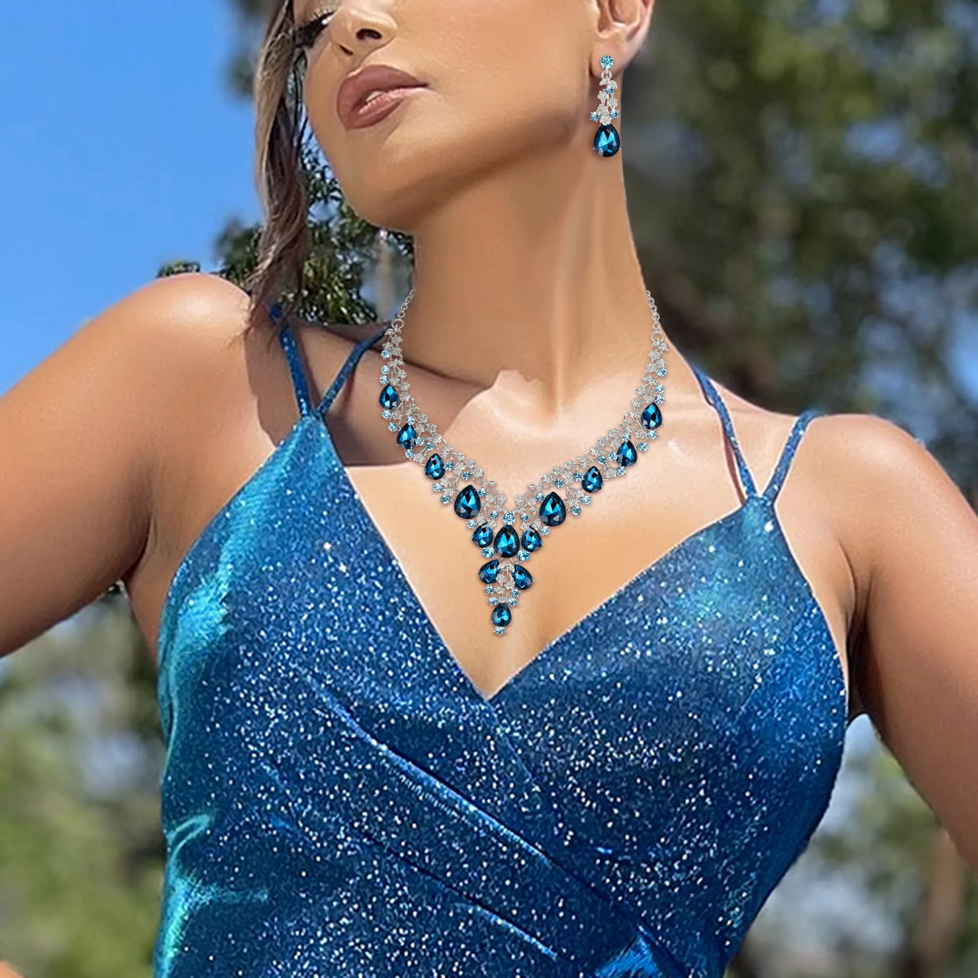 Clearine Set di Gioielli per Sposa con Collana e Orecchini Pendenti a Goccia in Strass, Blu Topazio Argento-Fondo - immagine 2