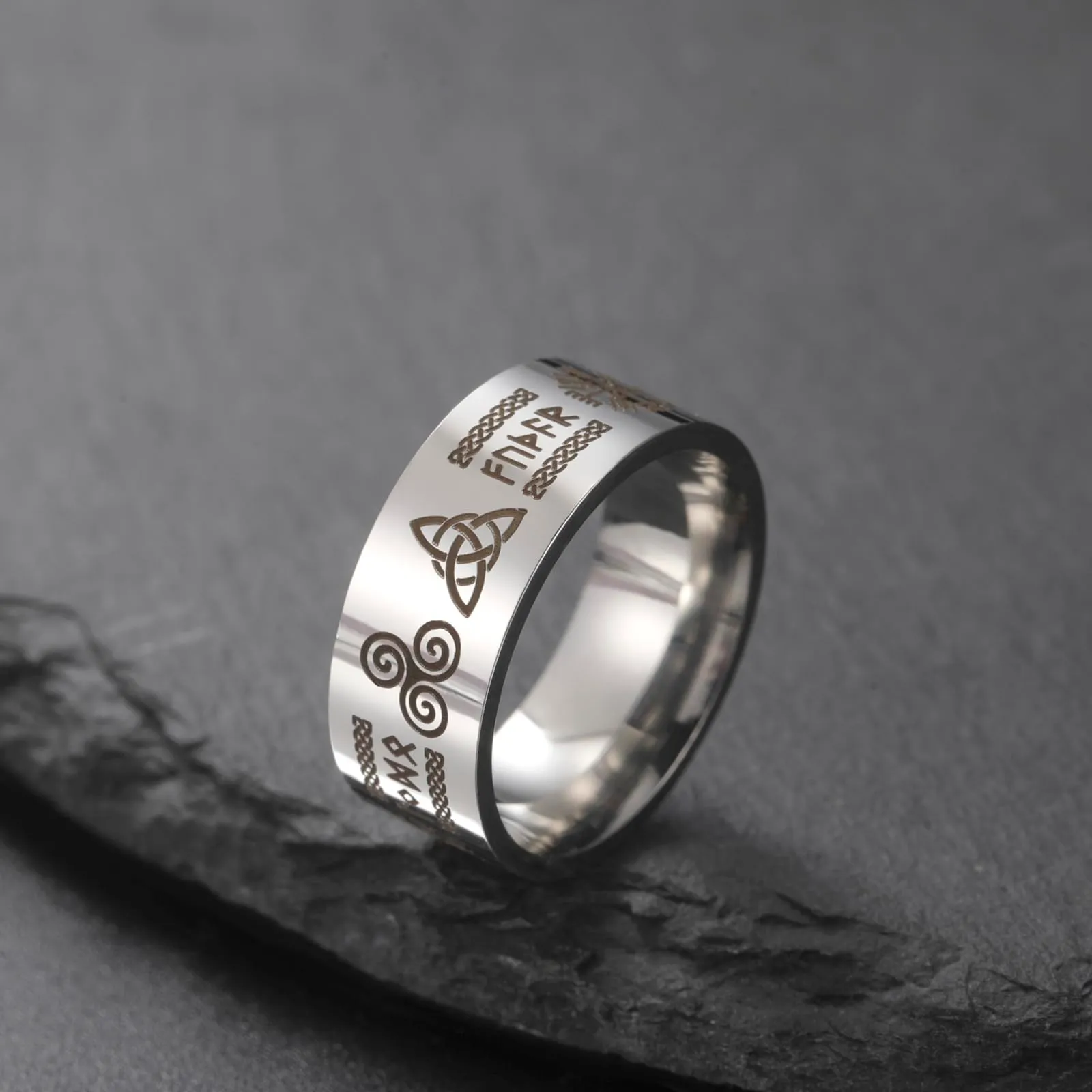 VASSAGO Anello Vichinghi con Rune Norrene, Mjolnir, Vegvisir, Triskele, Valknut, Elmo di Soggezione, Nodo Celtico e Triquetra, Misura 7-12 - immagine 5