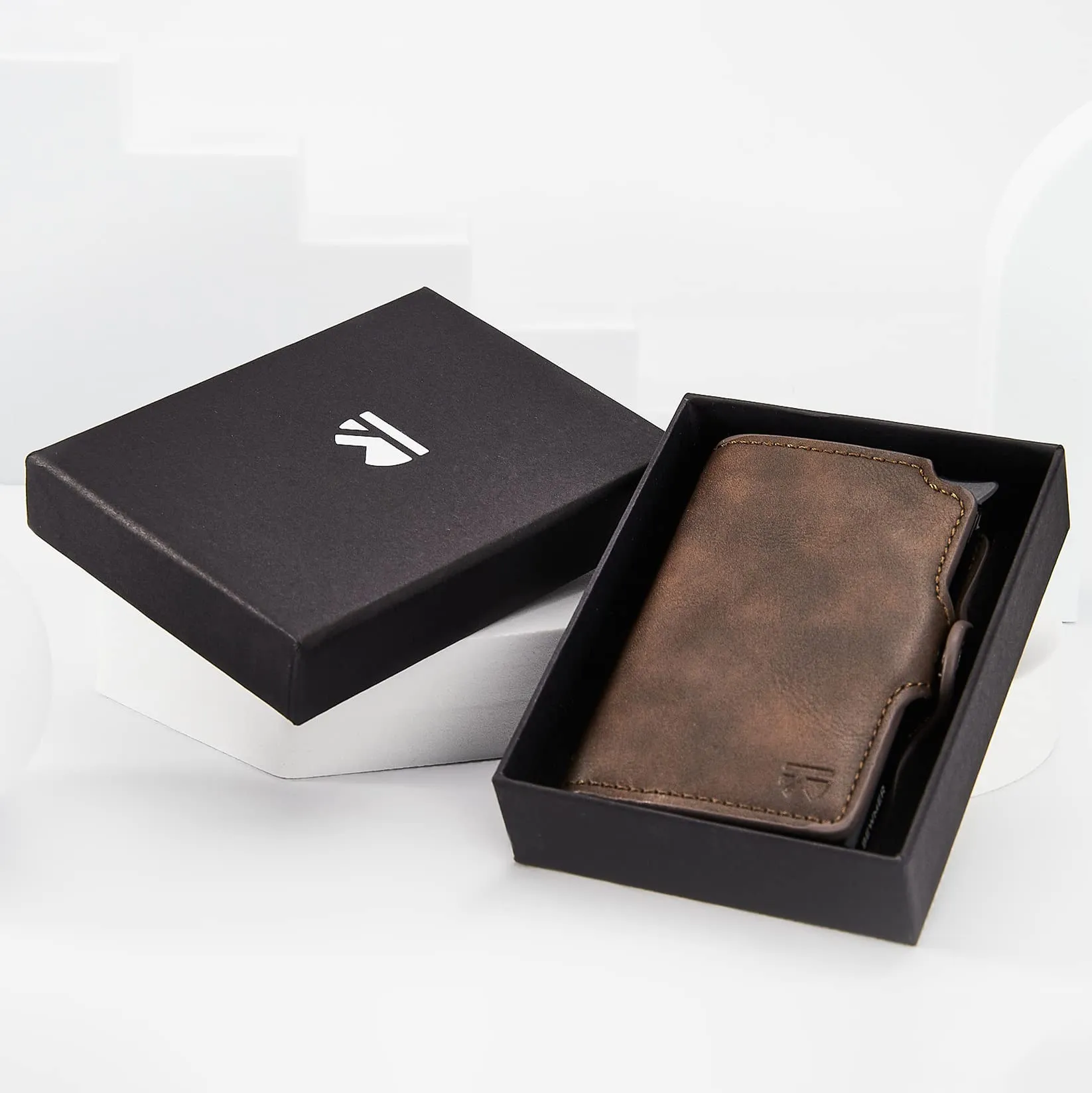 BEWMER Portafoglio Slim con Protezione RFID e Fermasoldi in Carbon Fiber, Nero Senza Zip - immagine 6