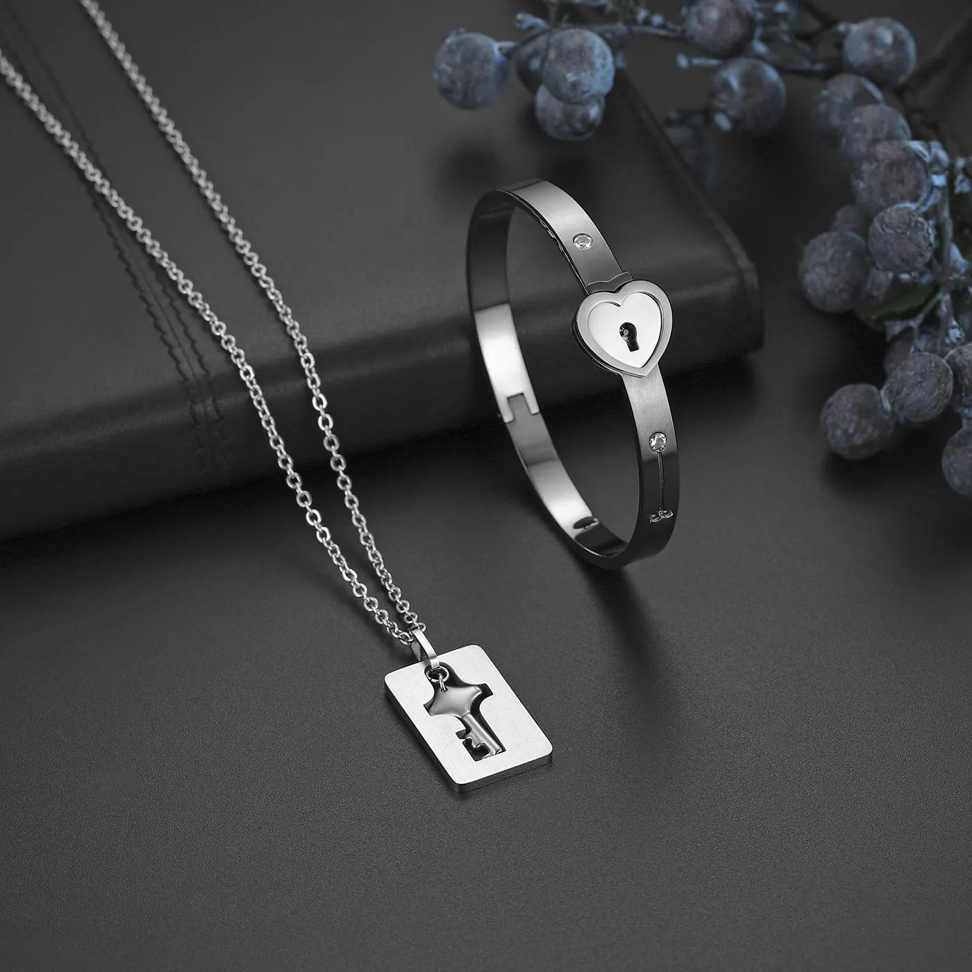 Flongo Set Collana e Bracciale per Coppia in Acciaio Inossidabile Cuore e Chiave - immagine 4