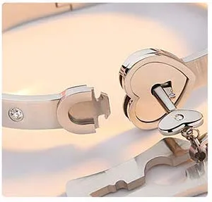 Flongo Set Collana e Bracciale per Coppia in Acciaio Inossidabile con Cuore e Chiave - immagine 5