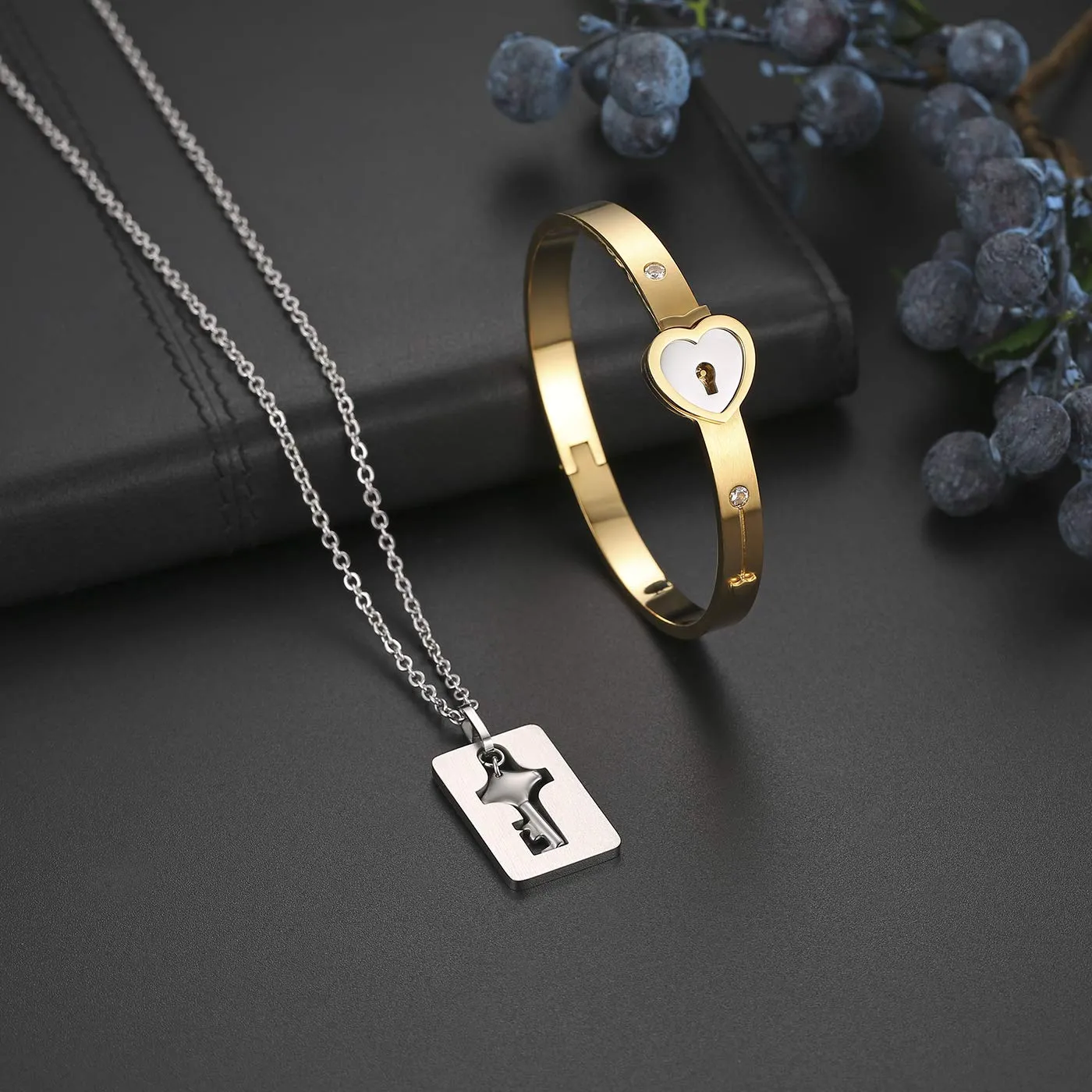 Flongo Set Collana e Bracciale da Coppia in Acciaio Inossidabile Cuore e Chiave - immagine 4