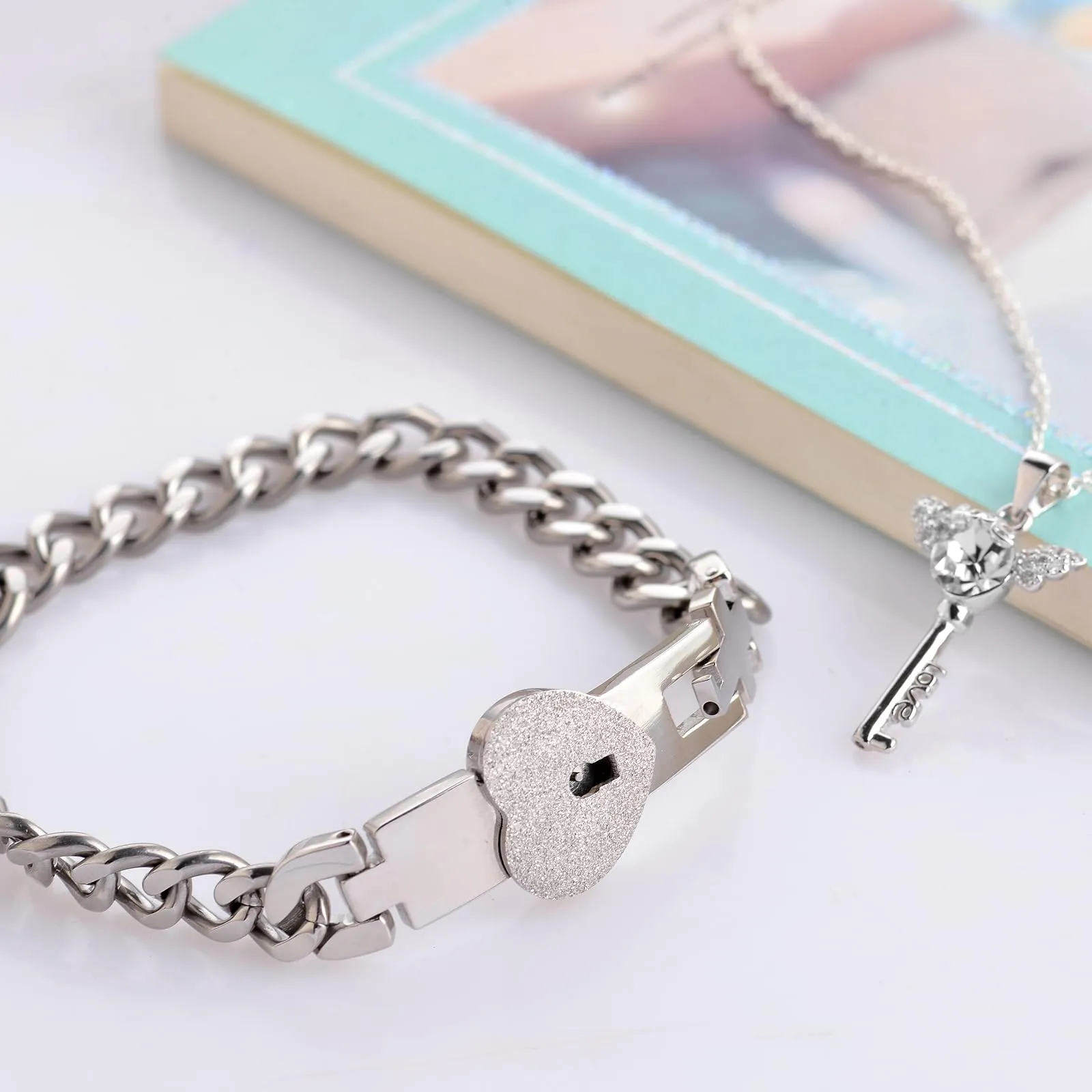 Flongo Set Collana e Bracciale Chiave e Lucchetto con Zircone per Coppia - immagine 5