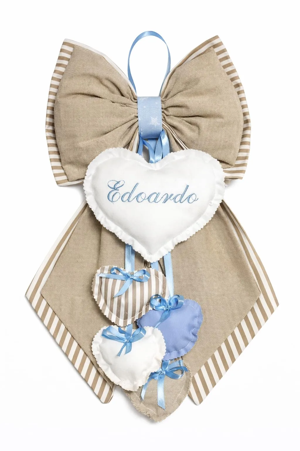 ZAIRISE Fiocco Nascita Personalizzato con Nome Ricamato, 100% Cotone Handmade in Italy, Coccarda Decorativa 52 x 35 cm, Beige-Celeste - immagine 1