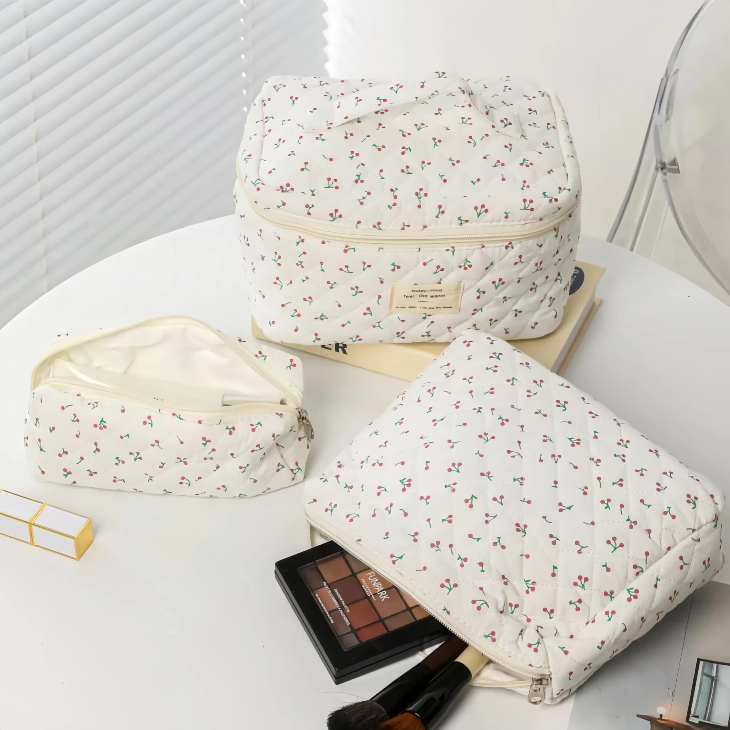 Aucuu Beauty Case, Set di 3 Borse da Toilette Trapuntate Floreali in Cotone - immagine 4
