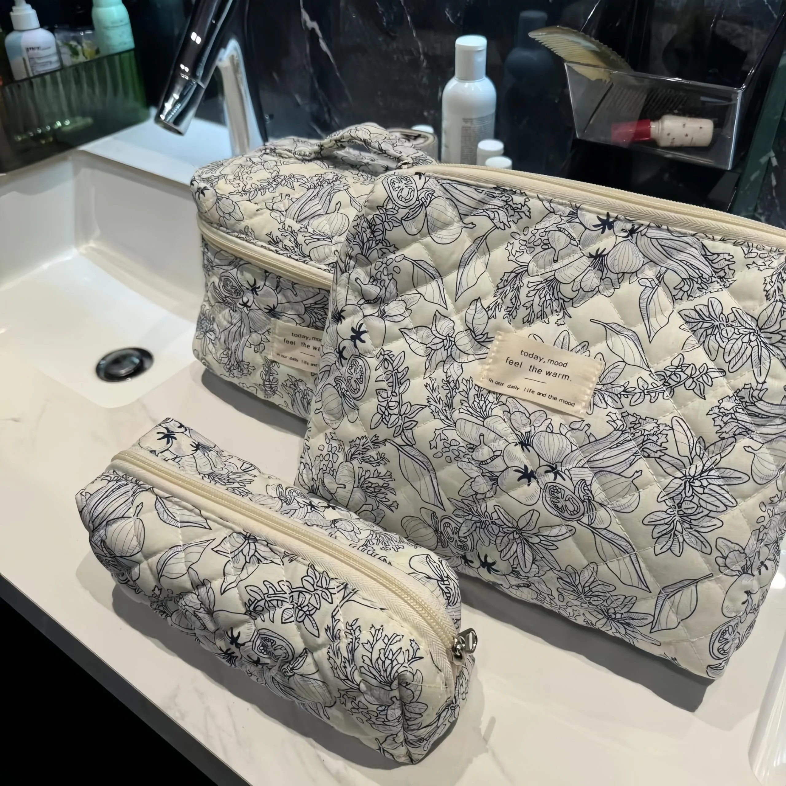 Aucuu Beauty Case, Set di 3 Borse da Toilette Trapuntate Floreali in Cotone, Organizer per Trucco da Viaggio - immagine 5