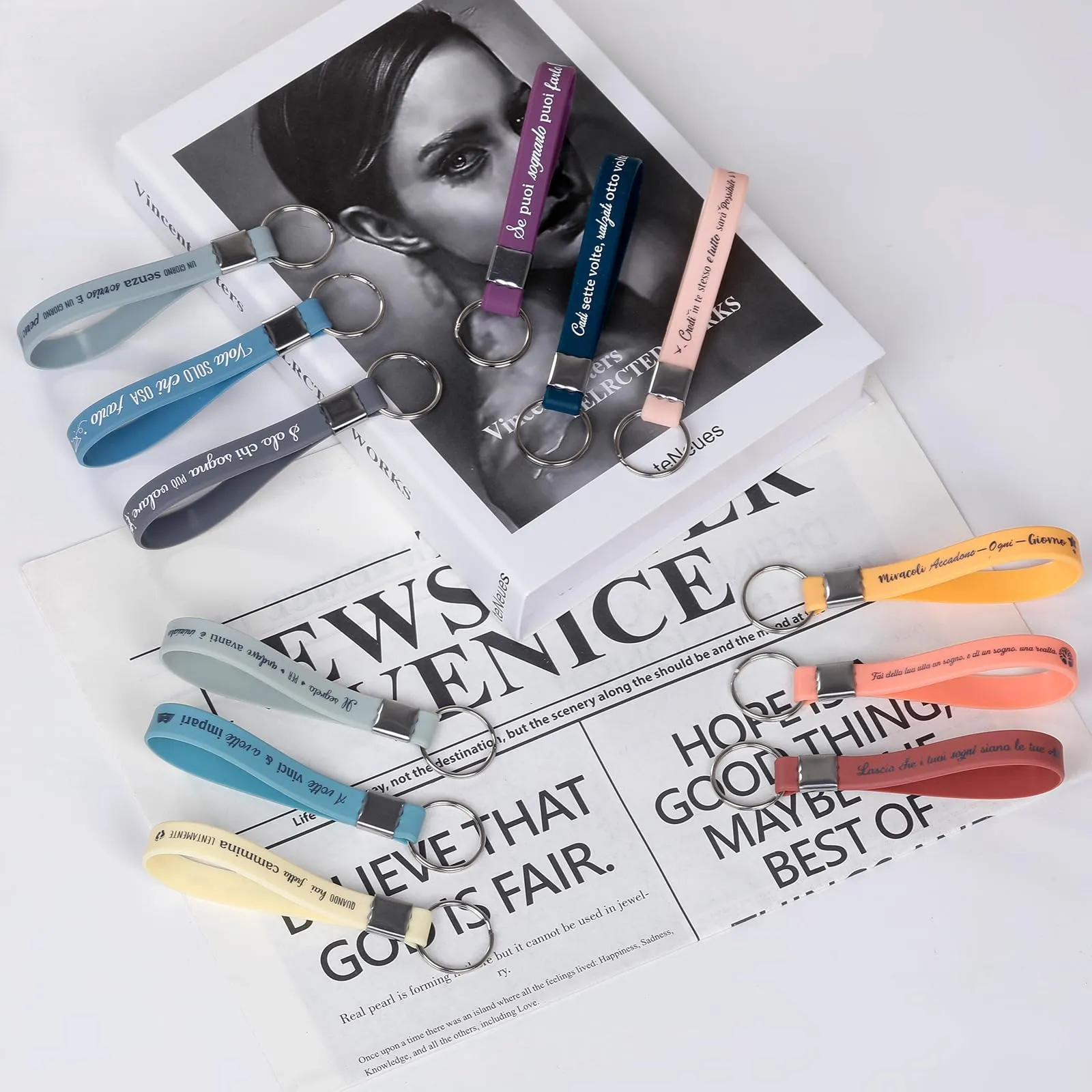 Xingch Portachiavi Motivazionali in Silicone con Citazioni in Italiano, Set da 36 Pezzi, Multicolore - immagine 3