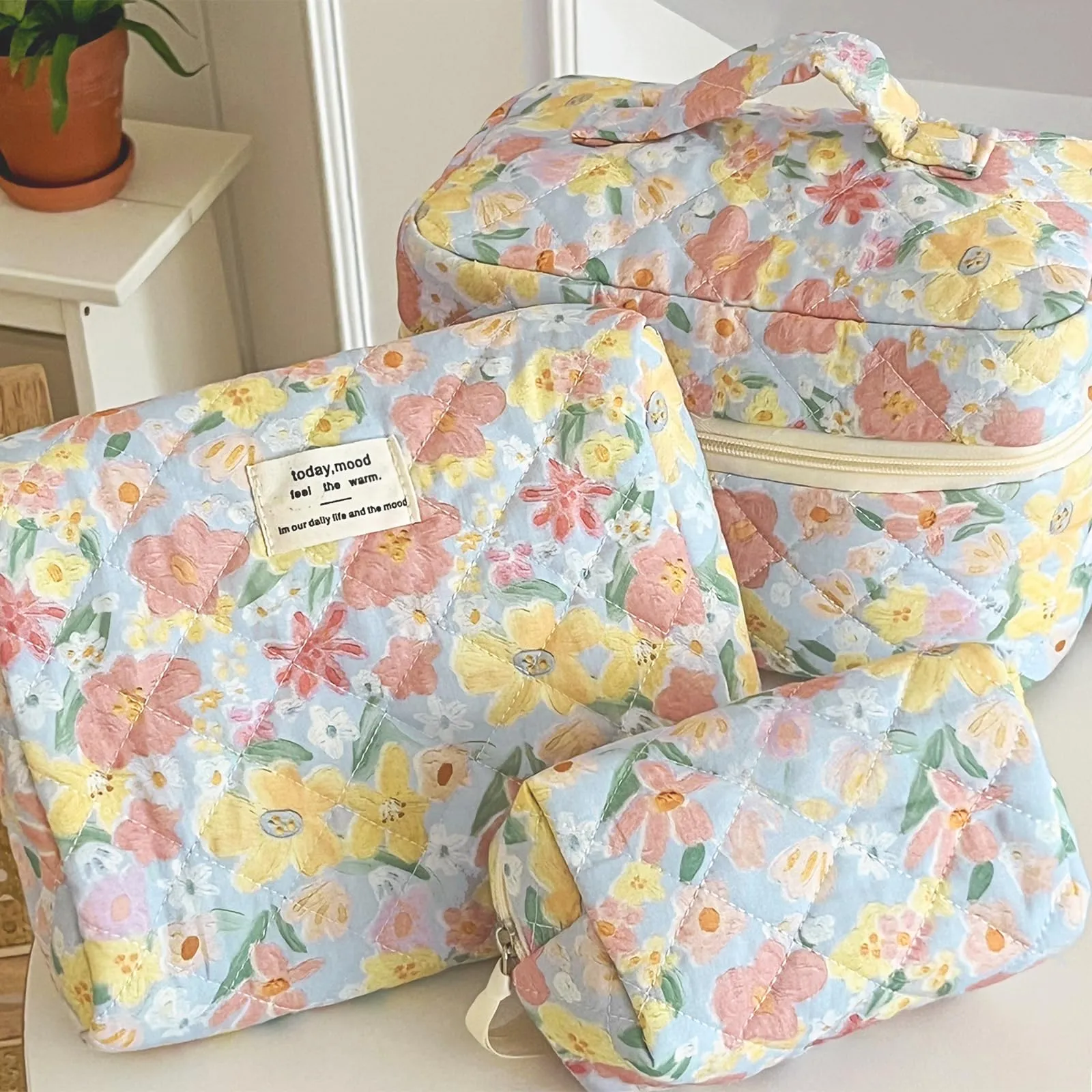 Aucuu Beauty Case Set di 3 Pezzi, Borsa da Toilette Trapuntata in Cotone con Motivi Floreali, Organizer per Trucco da Viaggio - immagine 5