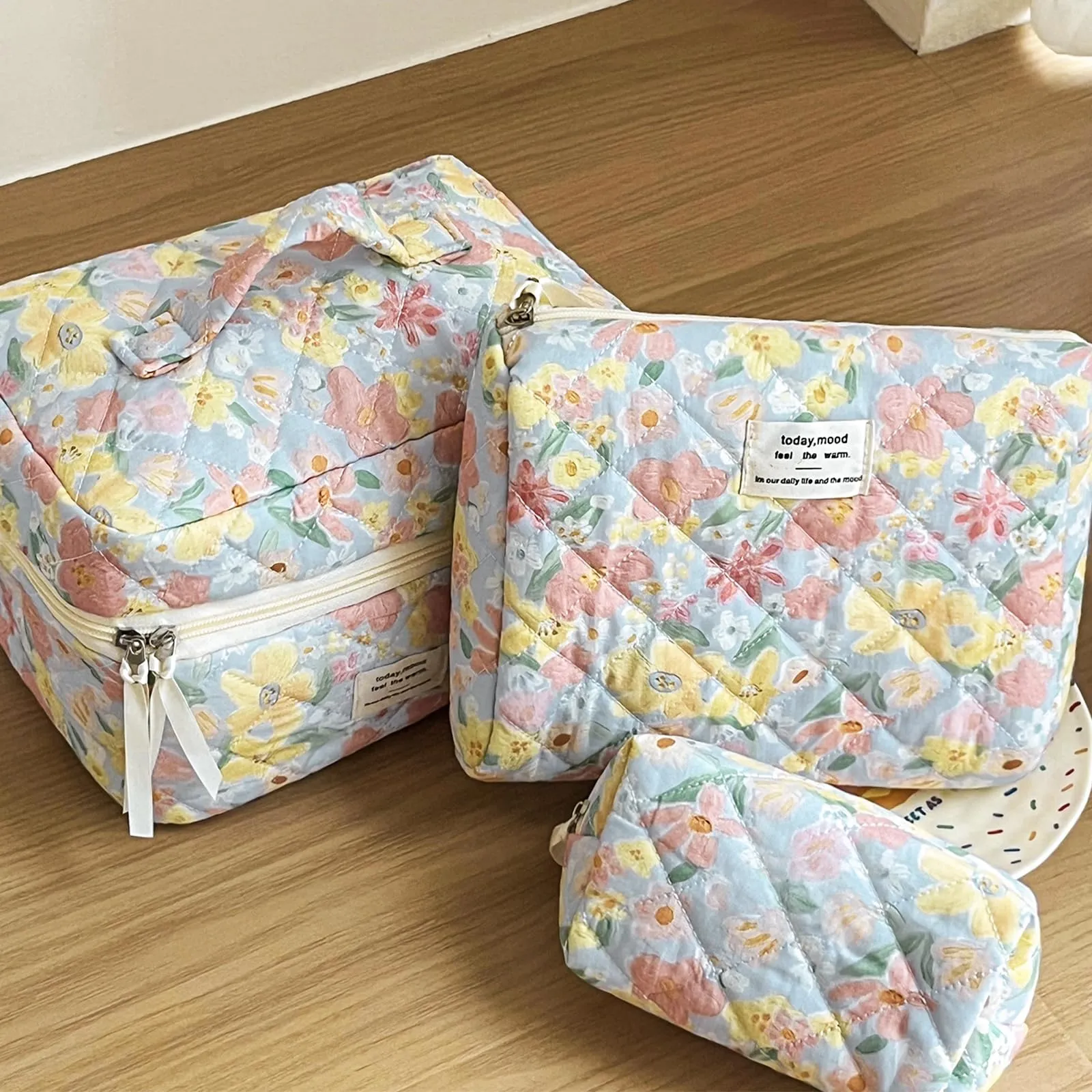 Aucuu Beauty Case Set di 3 Pezzi, Borsa da Toilette Trapuntata in Cotone con Motivi Floreali, Organizer per Trucco da Viaggio - immagine 7