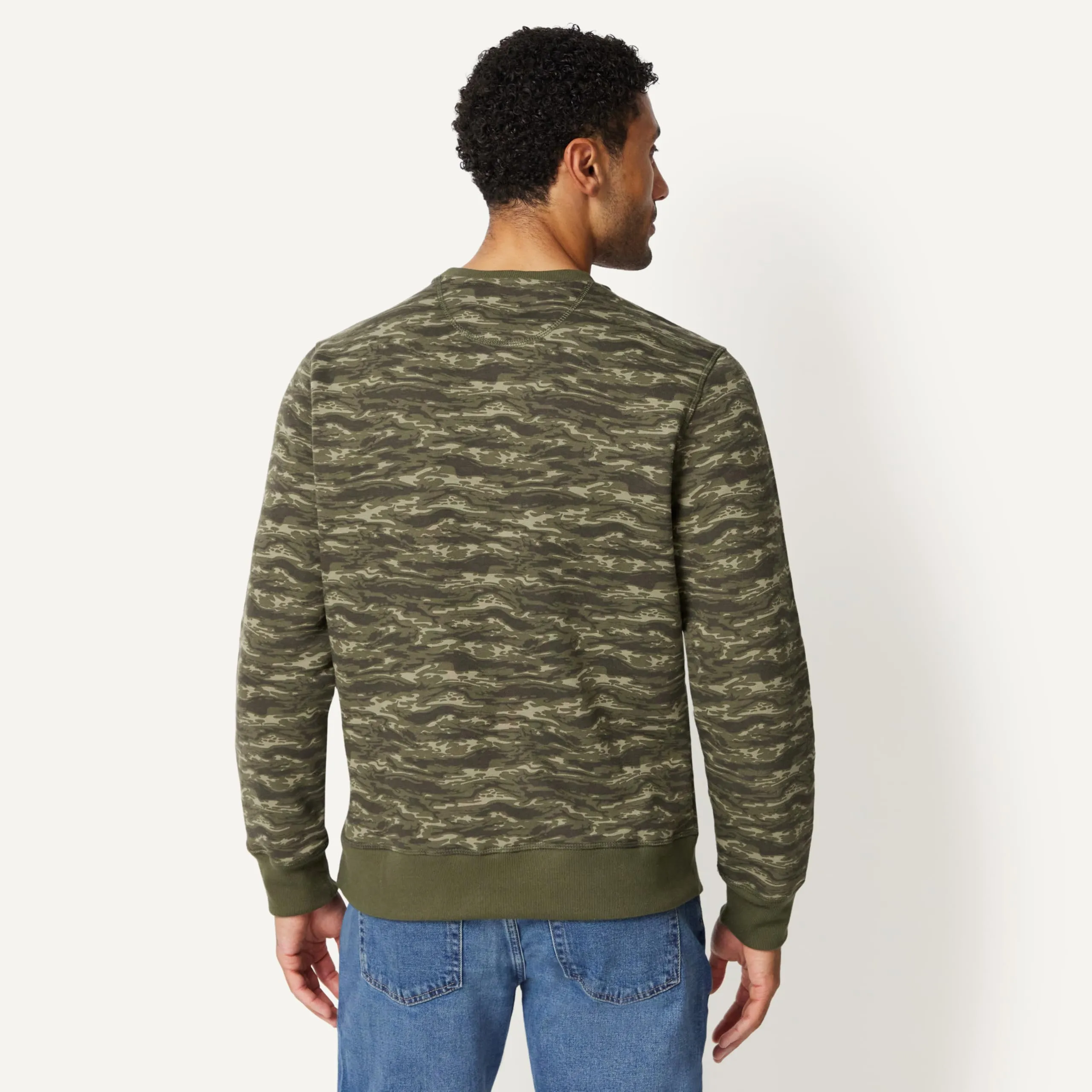 Amazon Essentials Felpa Girocollo in Pile Uomo, Verde Motivo Mimetico Astratto, L - immagine 3