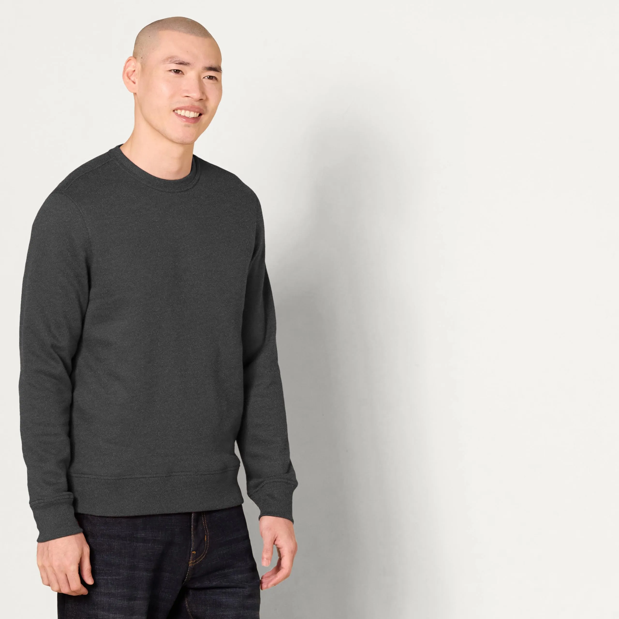 Amazon Essentials Felpa Girocollo in Pile Uomo, Carbone Puntinato, 3XL Plus - immagine 2