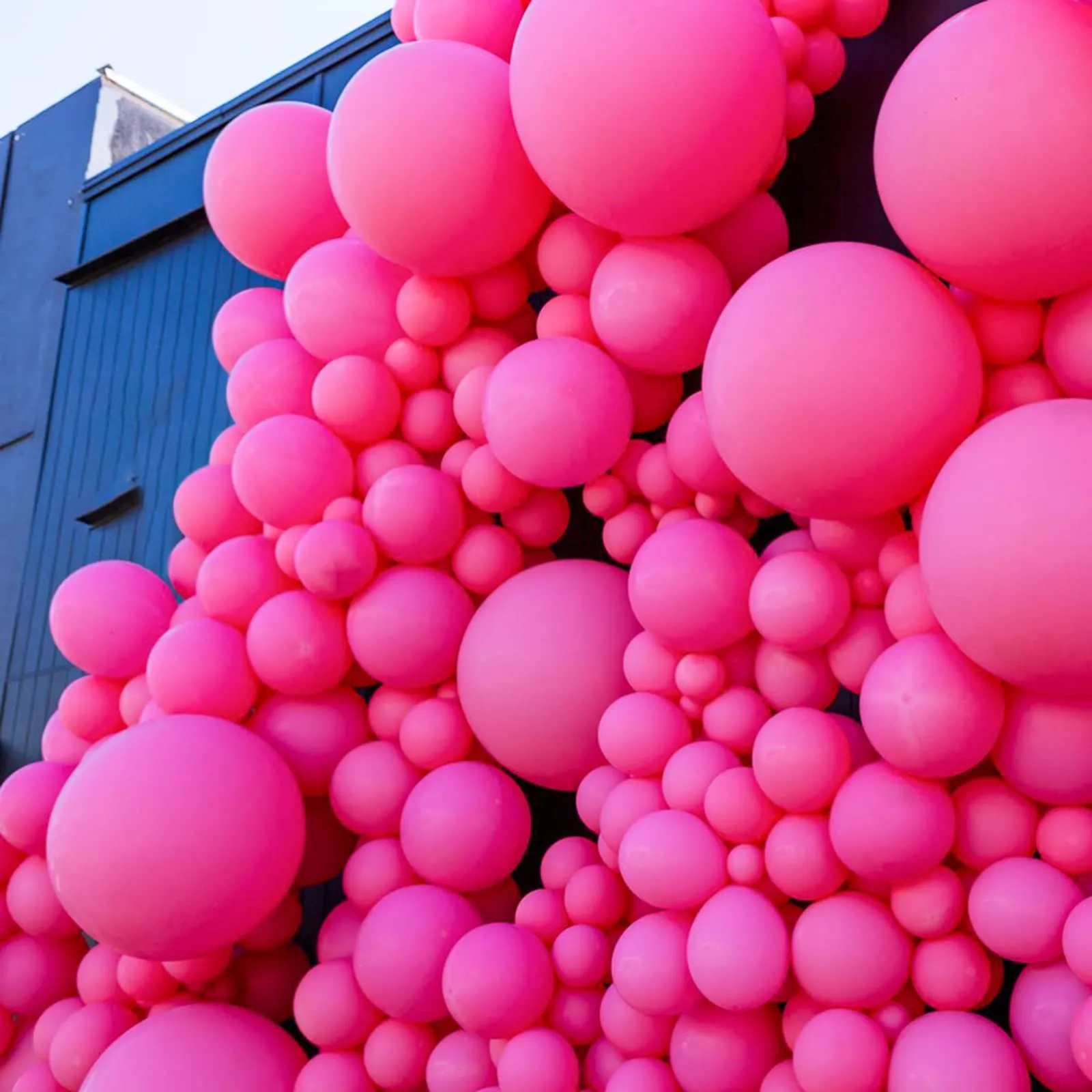 Ousuga Kit Arco di Palloncini Rosa Hot Pink Fuchsia, 106 pezzi (5, 10, 12, 18 pollici) con Nastro e Catena - immagine 5