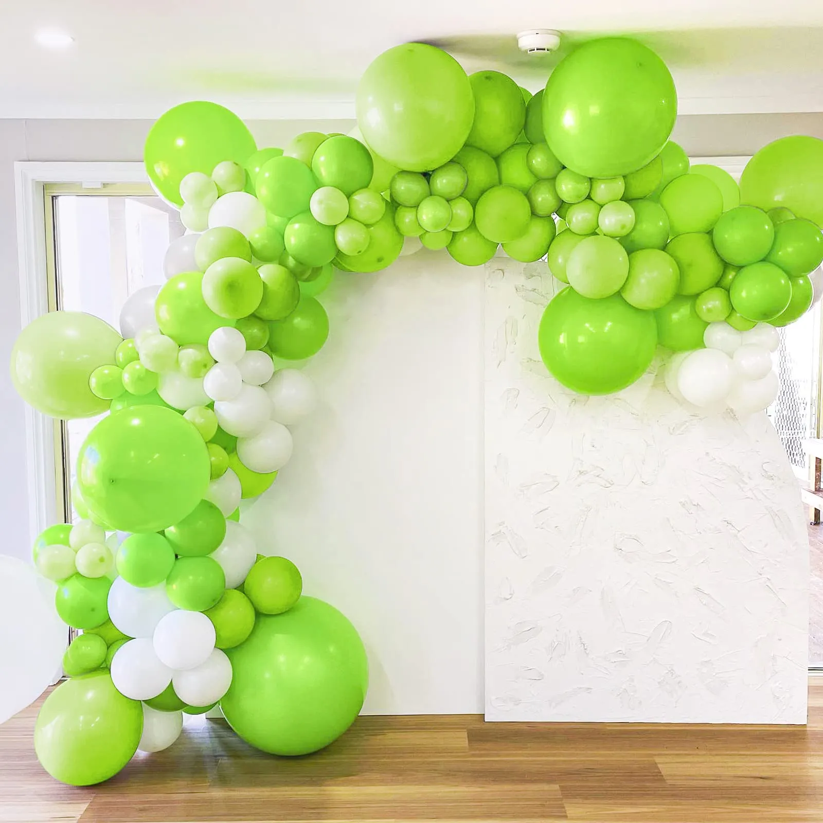 Ousuga Kit Ghirlanda di Palloncini Verde Lime, 106 pezzi (5, 10, 12, 18 pollici) - immagine 4